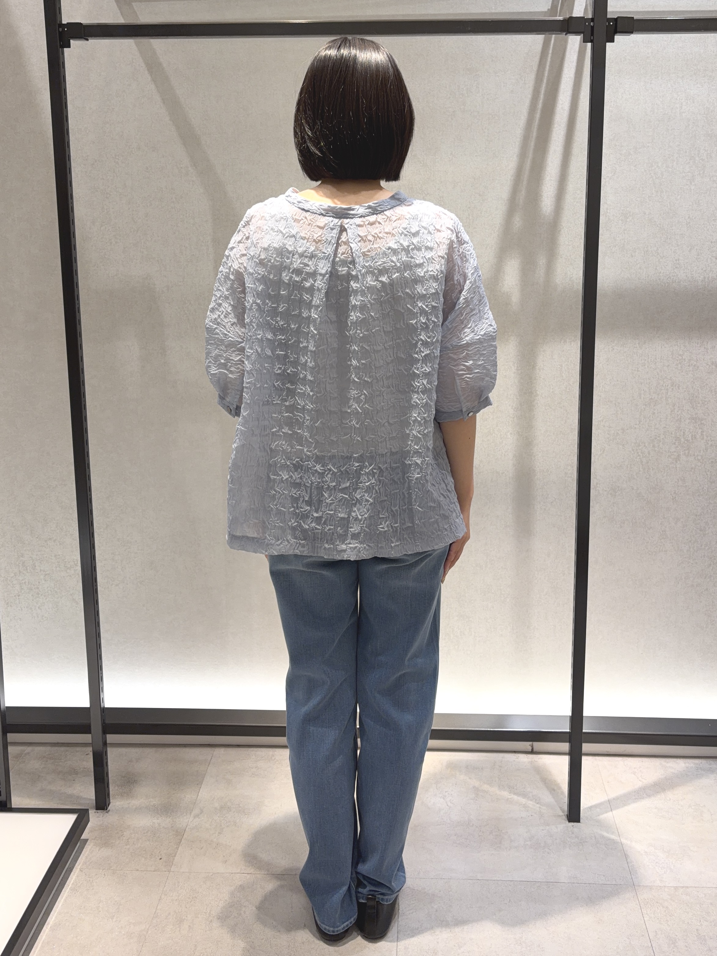 わたなべさんの「UNTITLED｜【洗える】シアーVネックブラウス」を使ったコーディネート