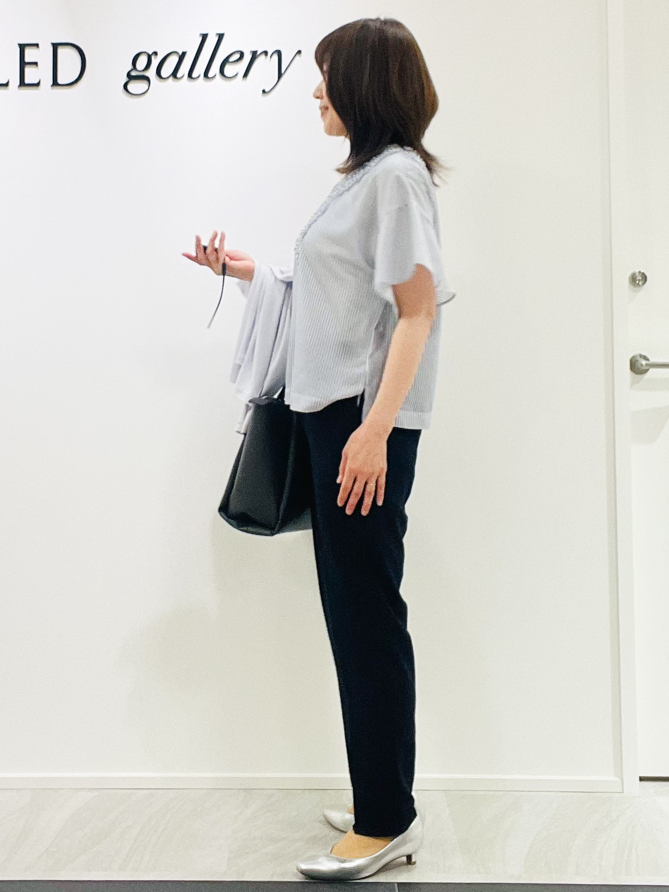 めいさんの「UNTITLED｜【接触冷感/通気性/洗える】Vネックフリルブラウス」を使ったコーディネート