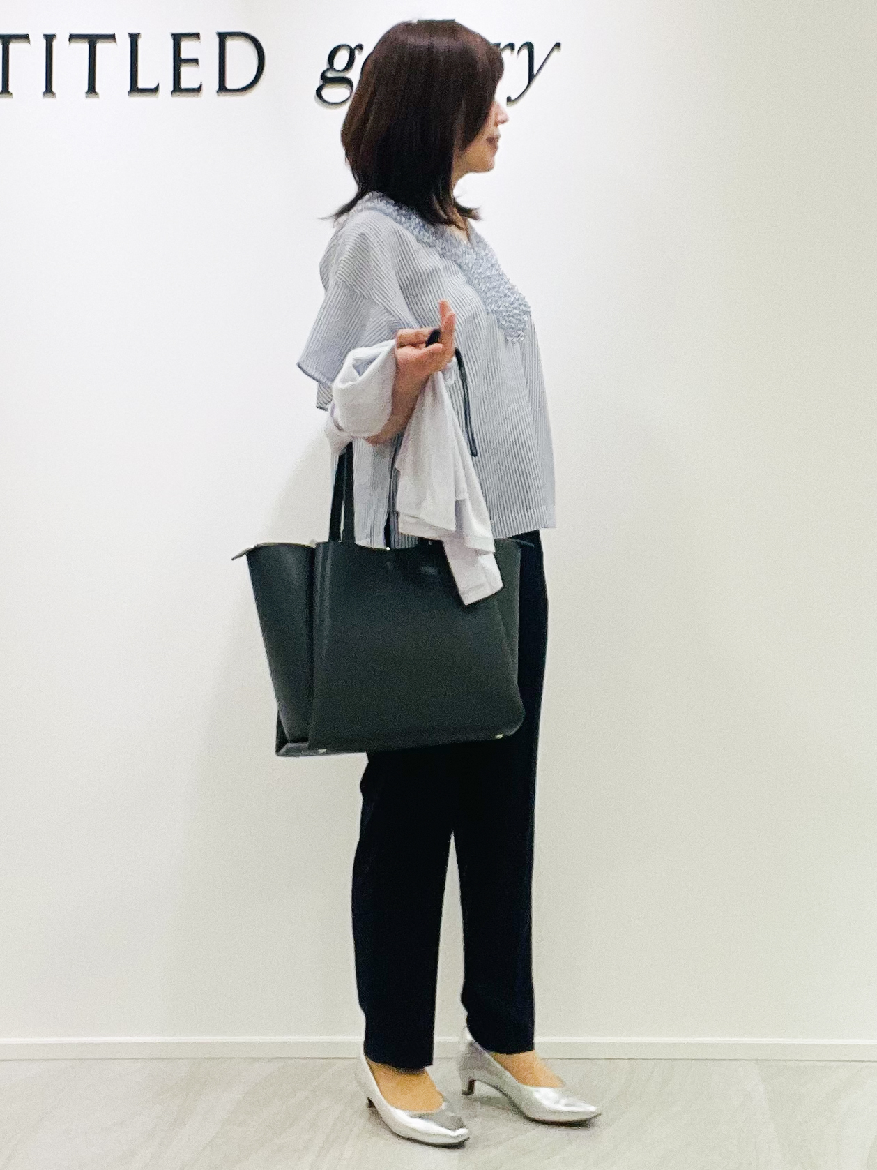 めいさんの「UNTITLED｜【接触冷感/通気性/洗える】Vネックフリルブラウス」を使ったコーディネート