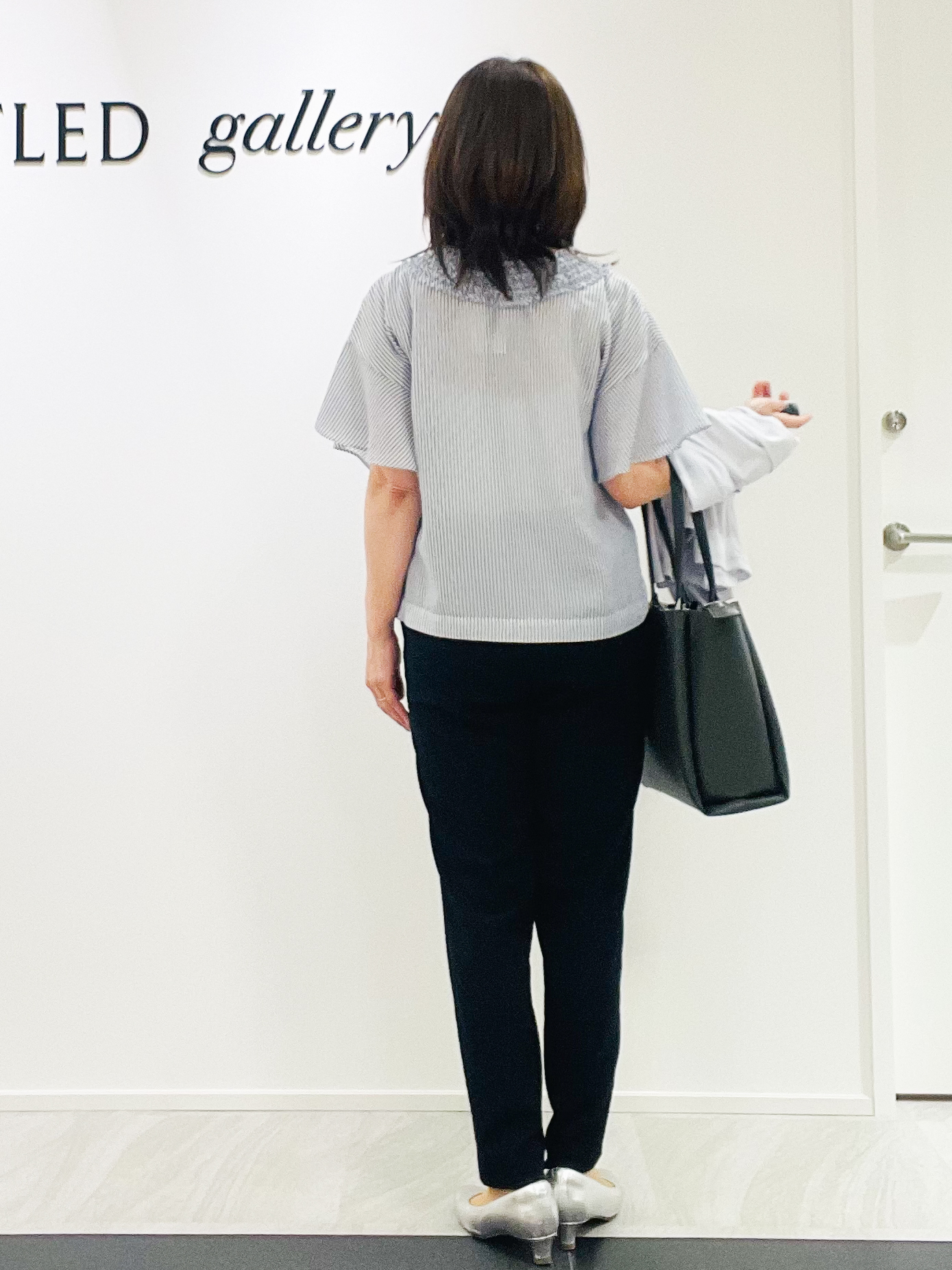 めいさんの「UNTITLED｜【接触冷感/通気性/洗える】Vネックフリルブラウス」を使ったコーディネート