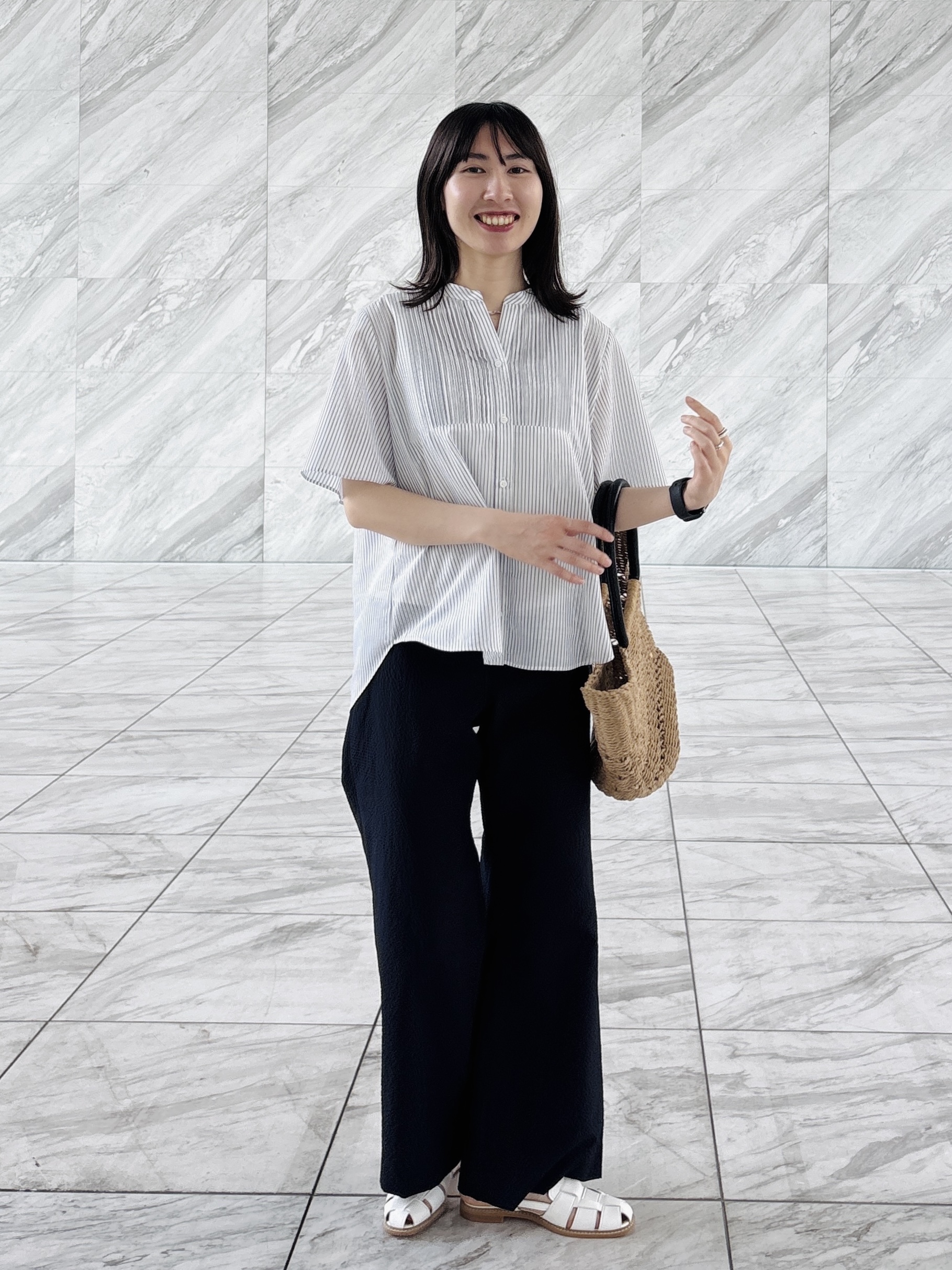 Yoshimiさんの「INDIVI｜【洗える／UVケア／SETUP可能】サッカー素材ストレートパンツ」を使ったコーディネート