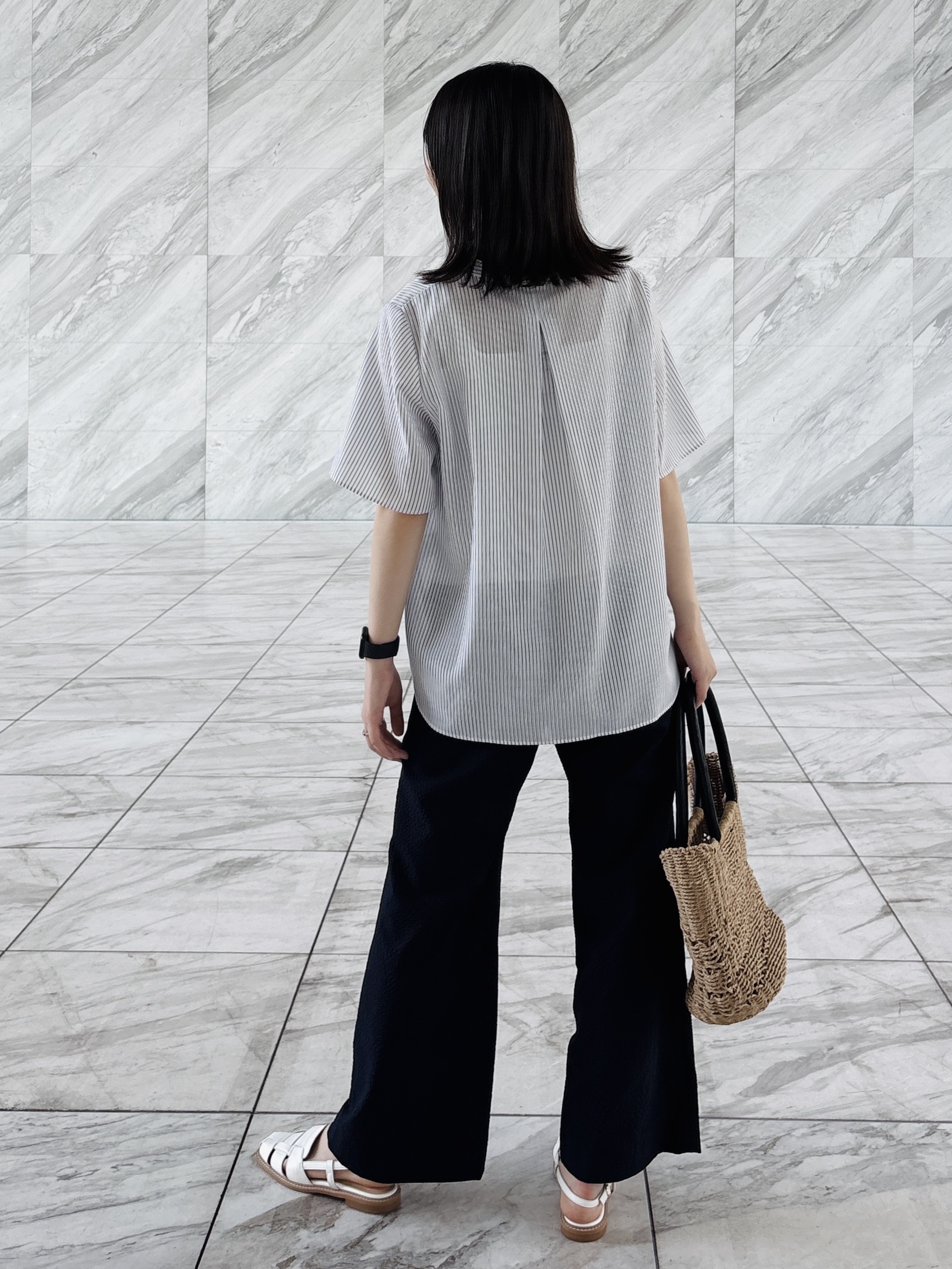 Yoshimiさんの「INDIVI｜【洗える／UVケア／SETUP可能】サッカー素材ストレートパンツ」を使ったコーディネート
