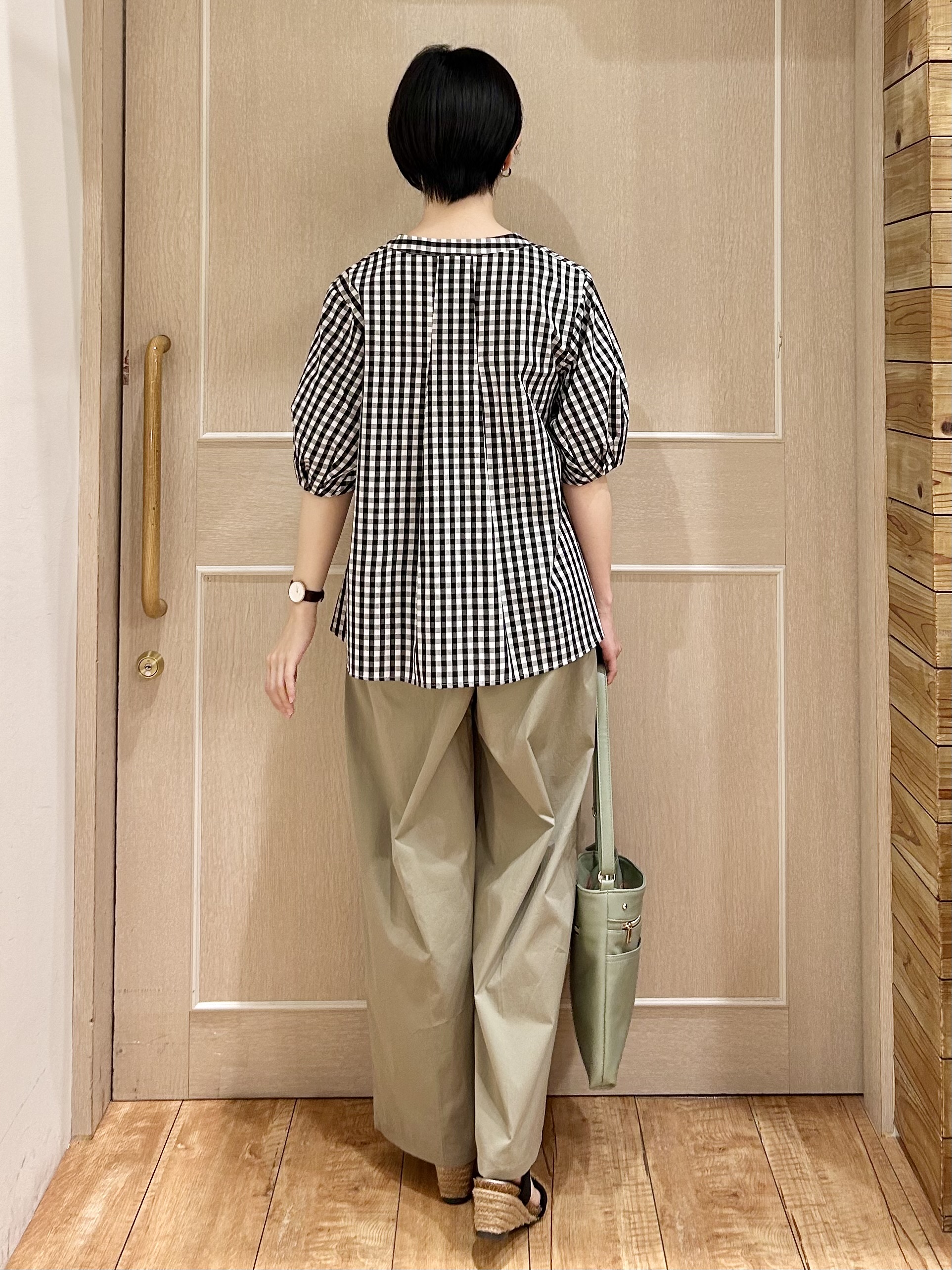 ちぐささんの「SHOO･LA･RUE｜【高レビュー/洗濯後しわになりにくい/インせず着られる】自然に体型カバー 麻調ペプラムブラウス」を使ったコーディネート
