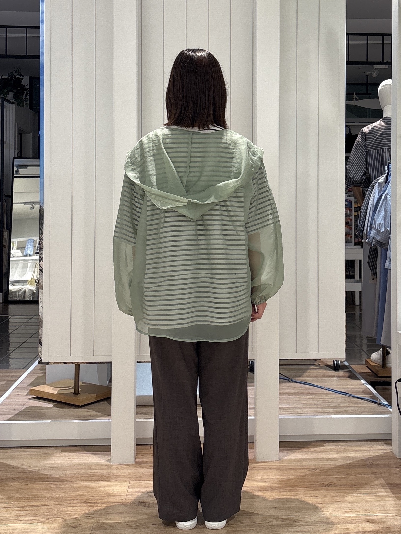 hinakoさんの「Dessin｜【洗える】エアリーシアーフードシャツ」を使ったコーディネート