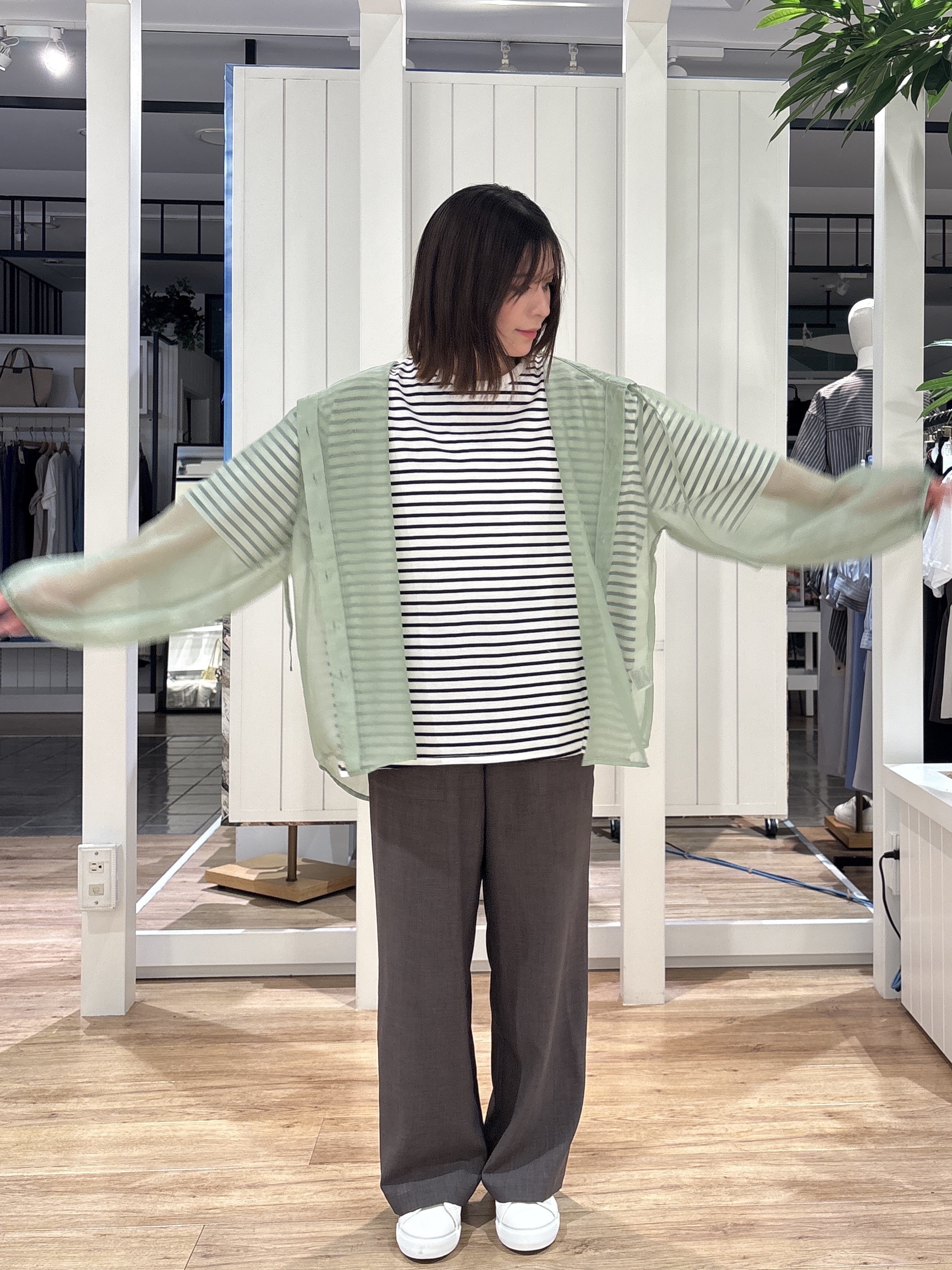 hinakoさんの「Dessin｜【洗える】エアリーシアーフードシャツ」を使ったコーディネート