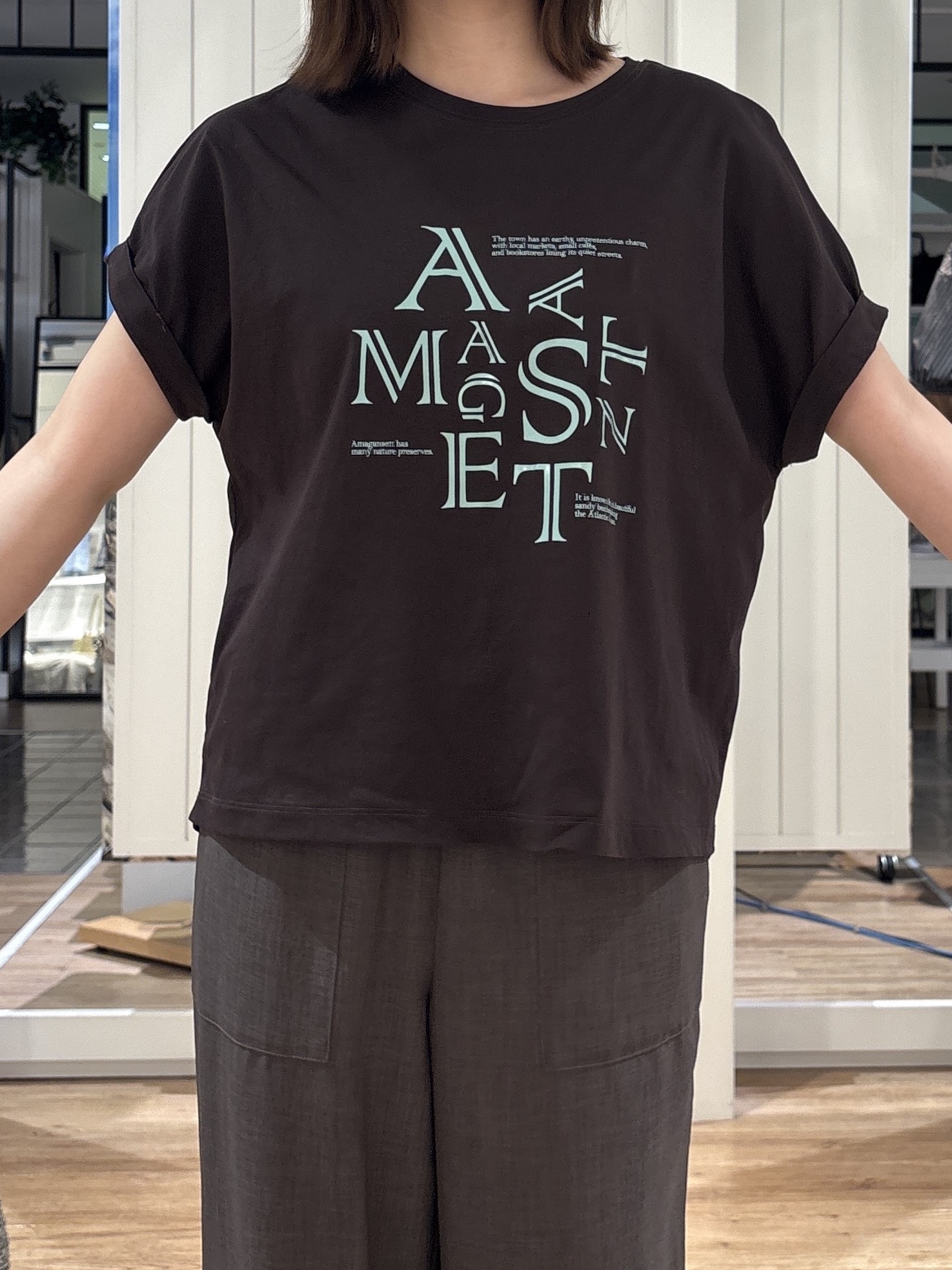 hinakoさんの「Dessin｜【洗える】美光沢カットソーロゴTシャツ」を使ったコーディネート