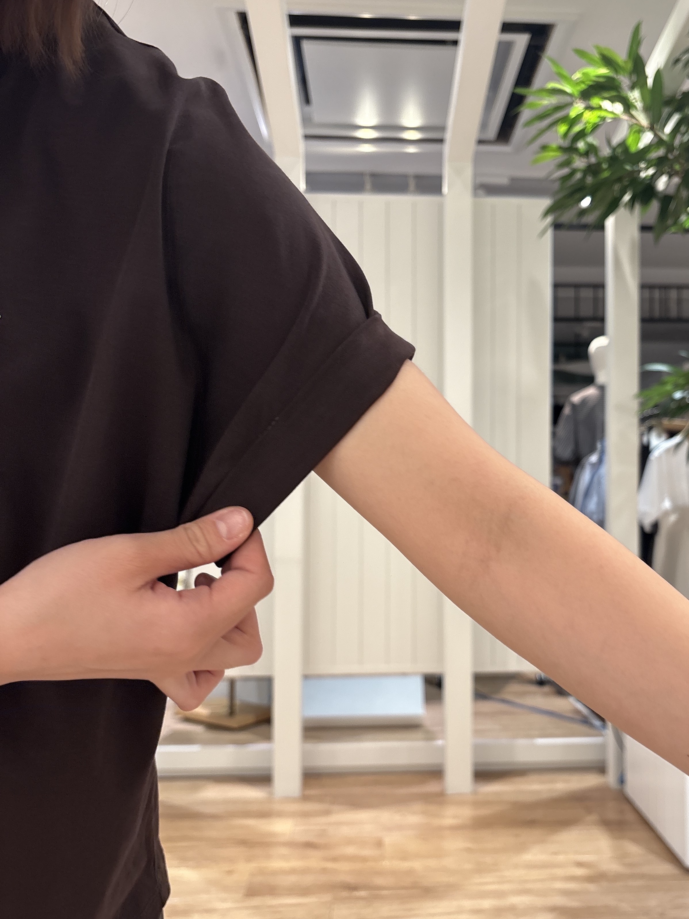 hinakoさんの「Dessin｜【洗える】美光沢カットソーロゴTシャツ」を使ったコーディネート