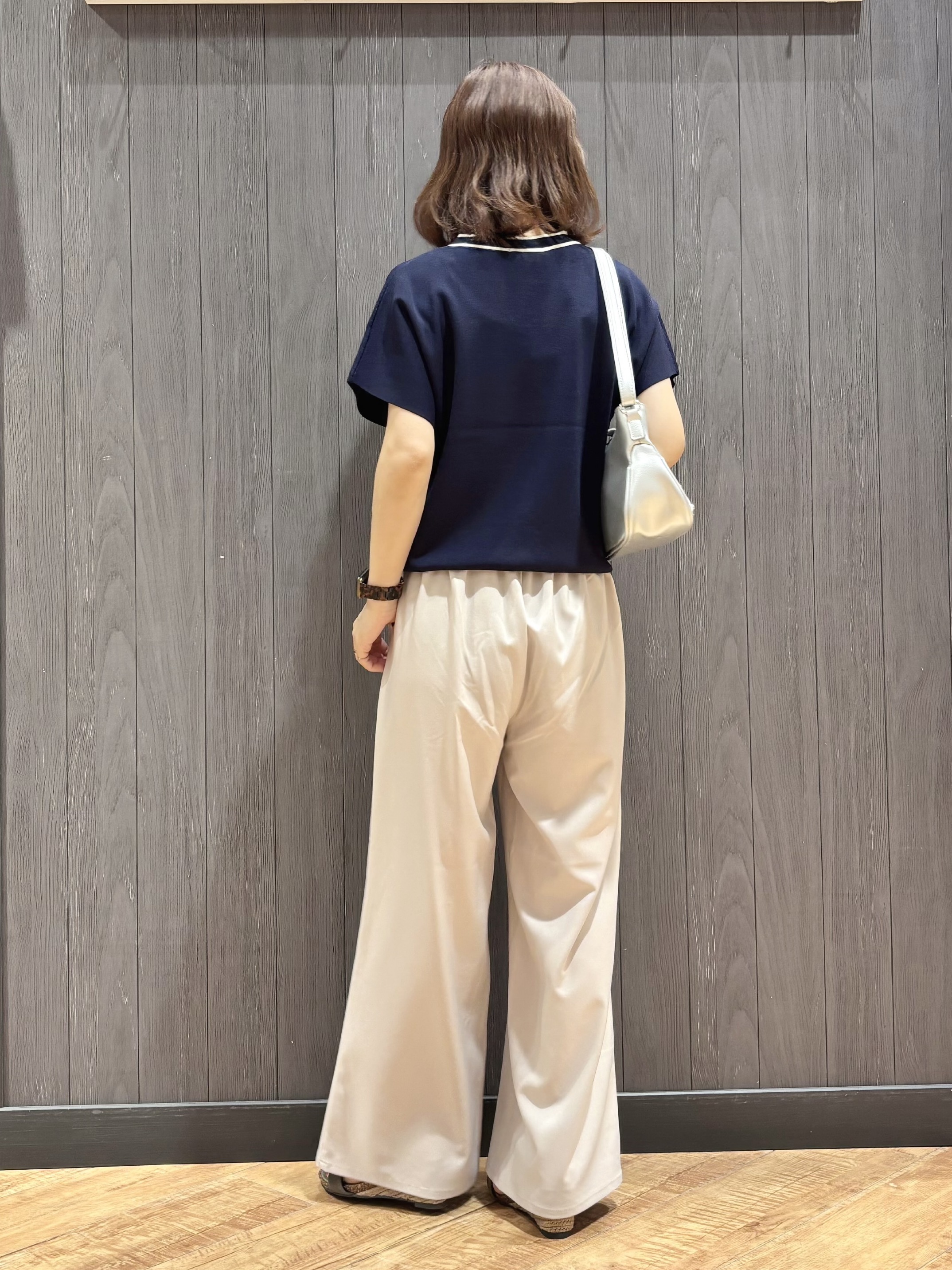 meiさんの「SHOO･LA･RUE｜【高レビュー/毎日洗える/UV】二の腕も隠せる 配色ボウタイニット」を使ったコーディネート