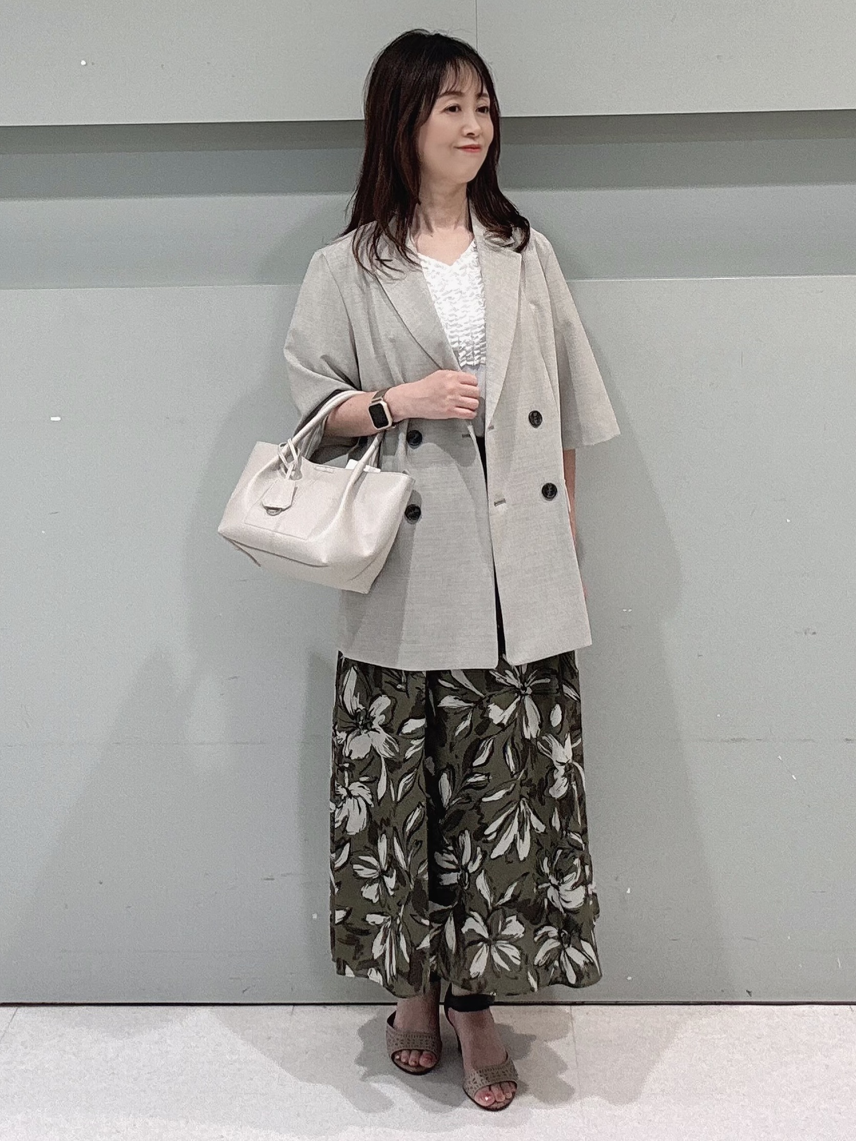 makiさんの「UNTITLED｜【シワになりにくい/セットアップ可/接触冷感】ハーフスリーブジャケット」を使ったコーディネート