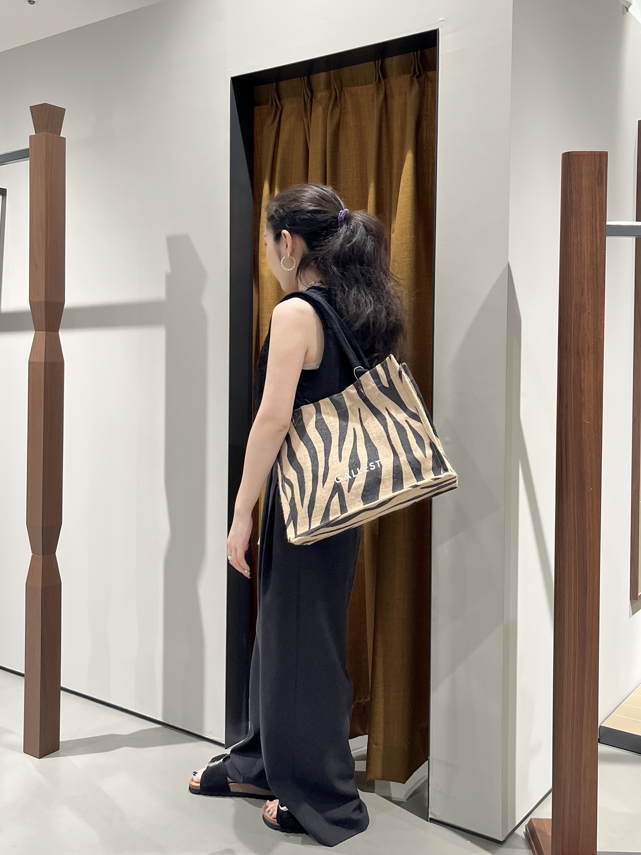 Uminoさんの「INDIVI｜ショートレースジレ」を使ったコーディネート