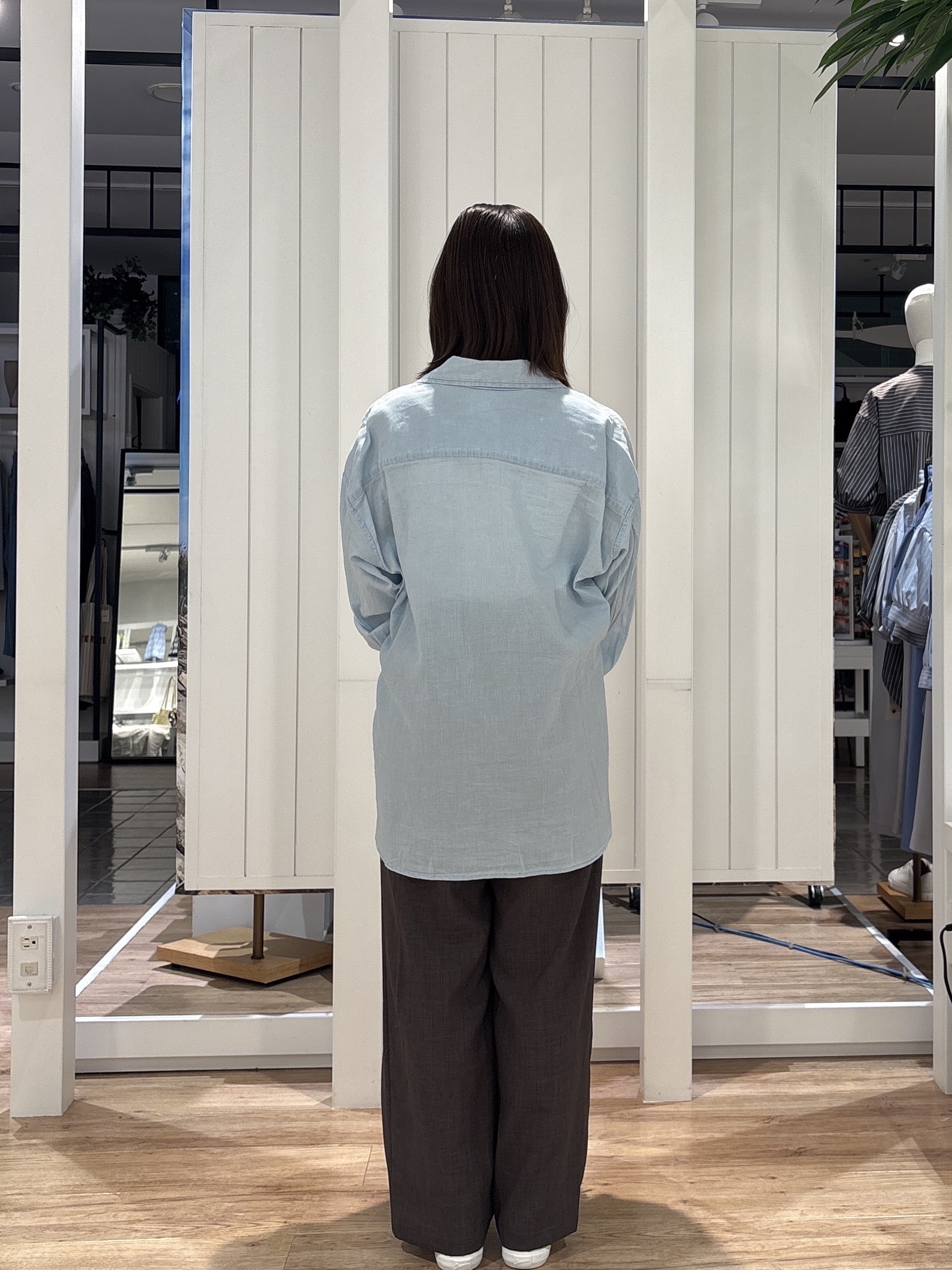 hinakoさんの「Dessin｜【セットアップ可/洗える】2オンスシアーデニムシャツ」を使ったコーディネート
