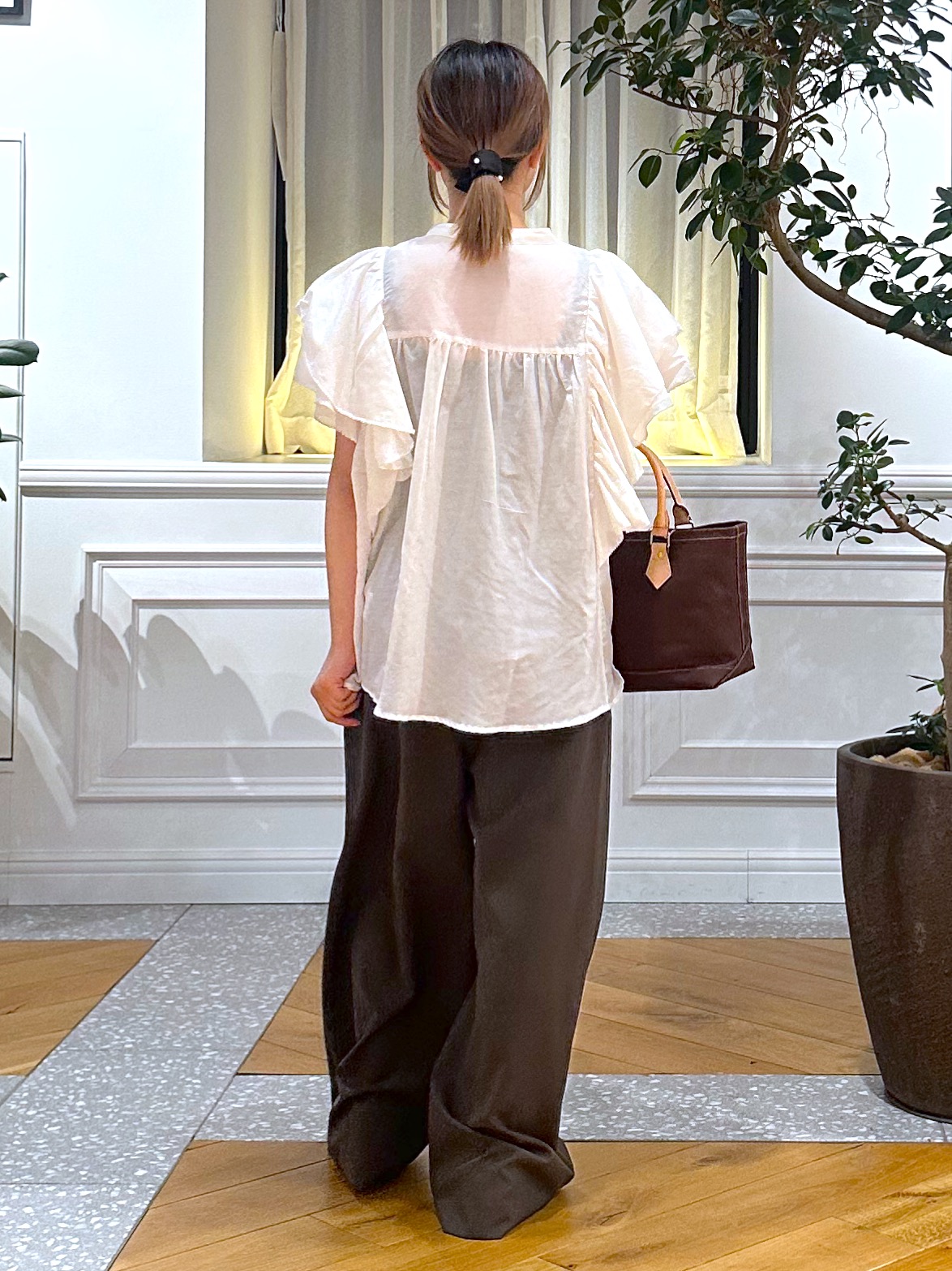 なべこさんの「DRESSTERIOR｜コットンシルク ラッフルスリーブ ブラウス」を使ったコーディネート