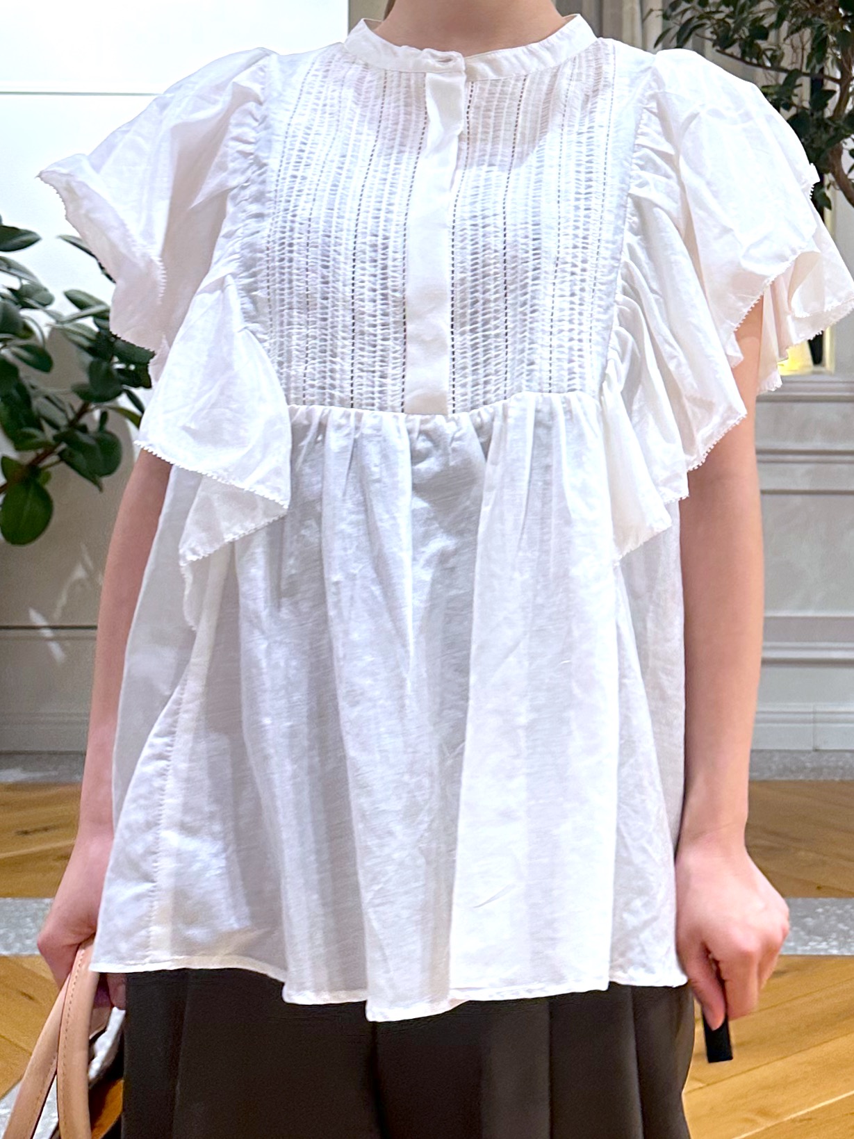 なべこさんの「DRESSTERIOR｜コットンシルク ラッフルスリーブ ブラウス」を使ったコーディネート