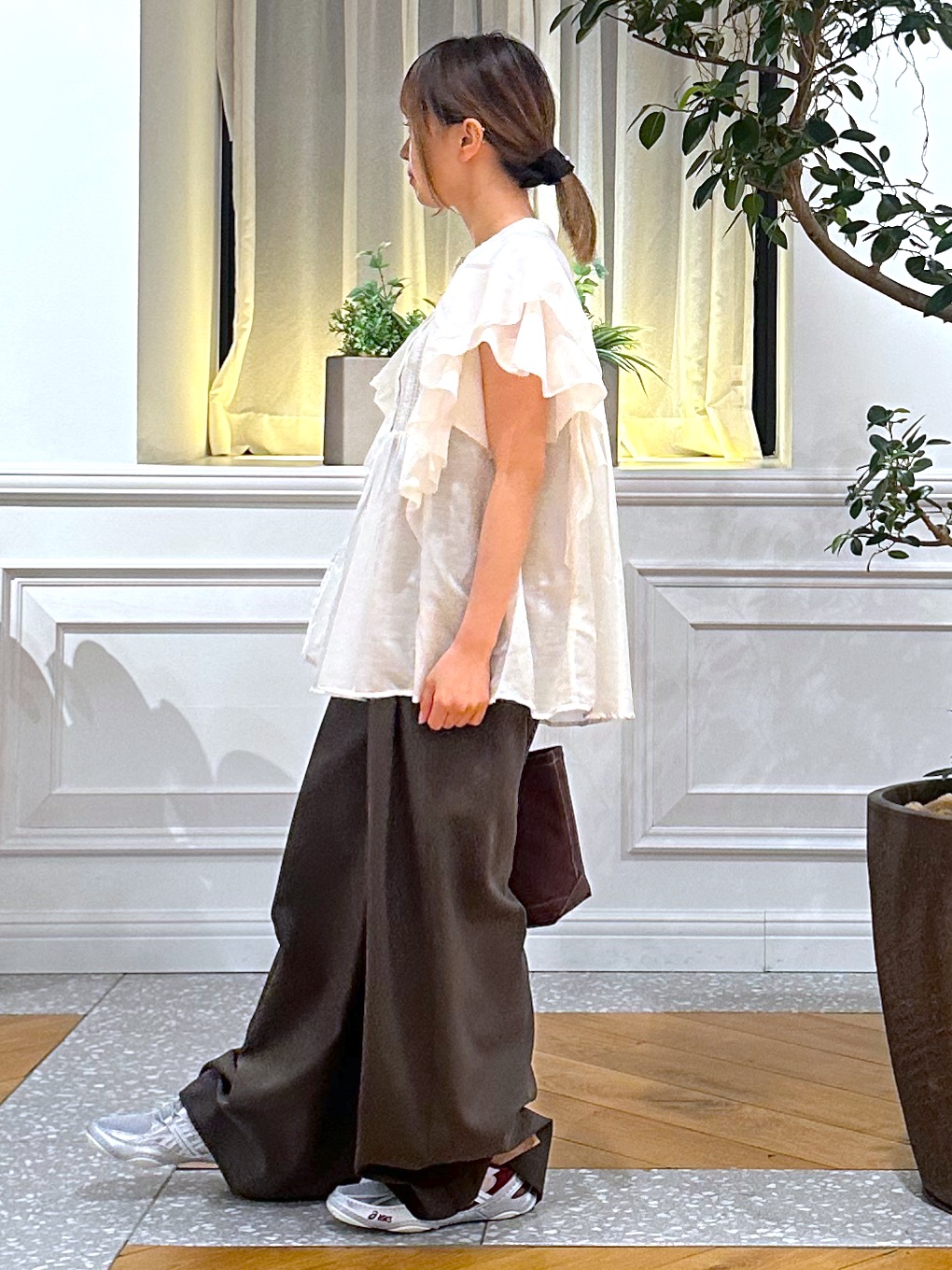 なべこさんの「DRESSTERIOR｜コットンシルク ラッフルスリーブ ブラウス」を使ったコーディネート