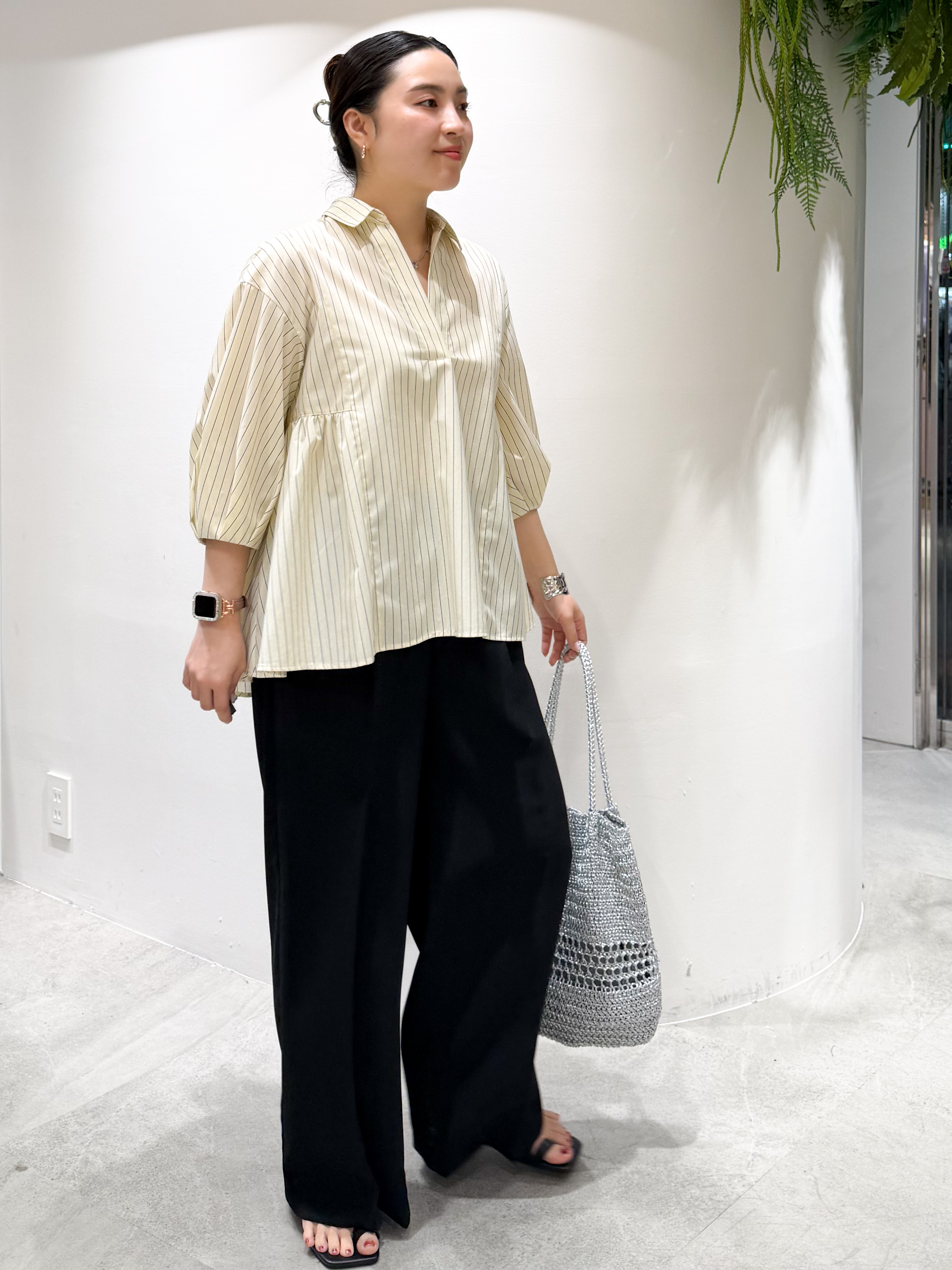 かりんさんの「OPAQUE.CLIP｜スキッパーペプラムブラウス【洗濯機OK】」を使ったコーディネート