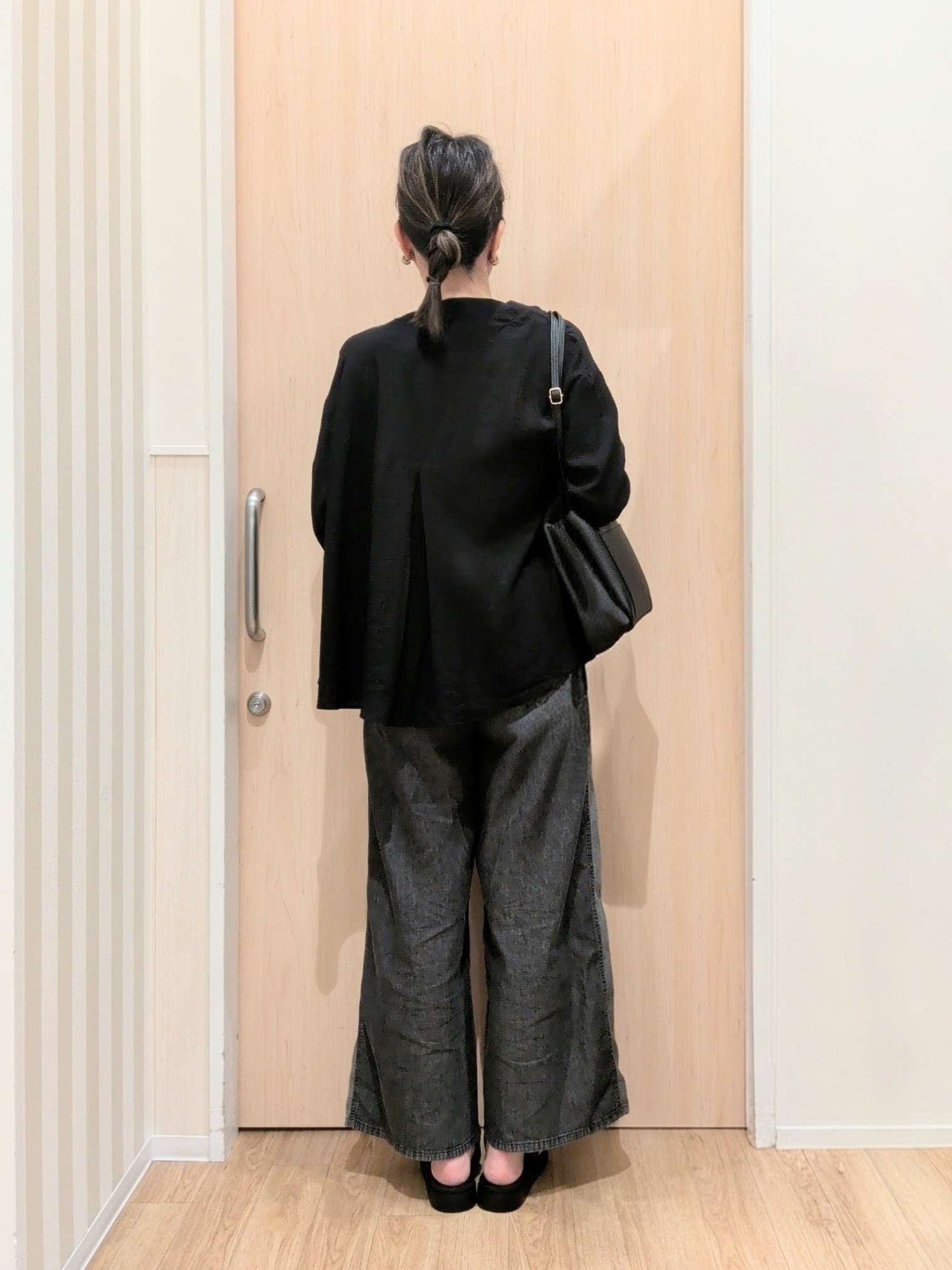 あさんの「SHOO･LA･RUE｜【洗濯機可/S-LL】お顔周りすっきり 大人のシアーシャツカーディガン」を使ったコーディネート