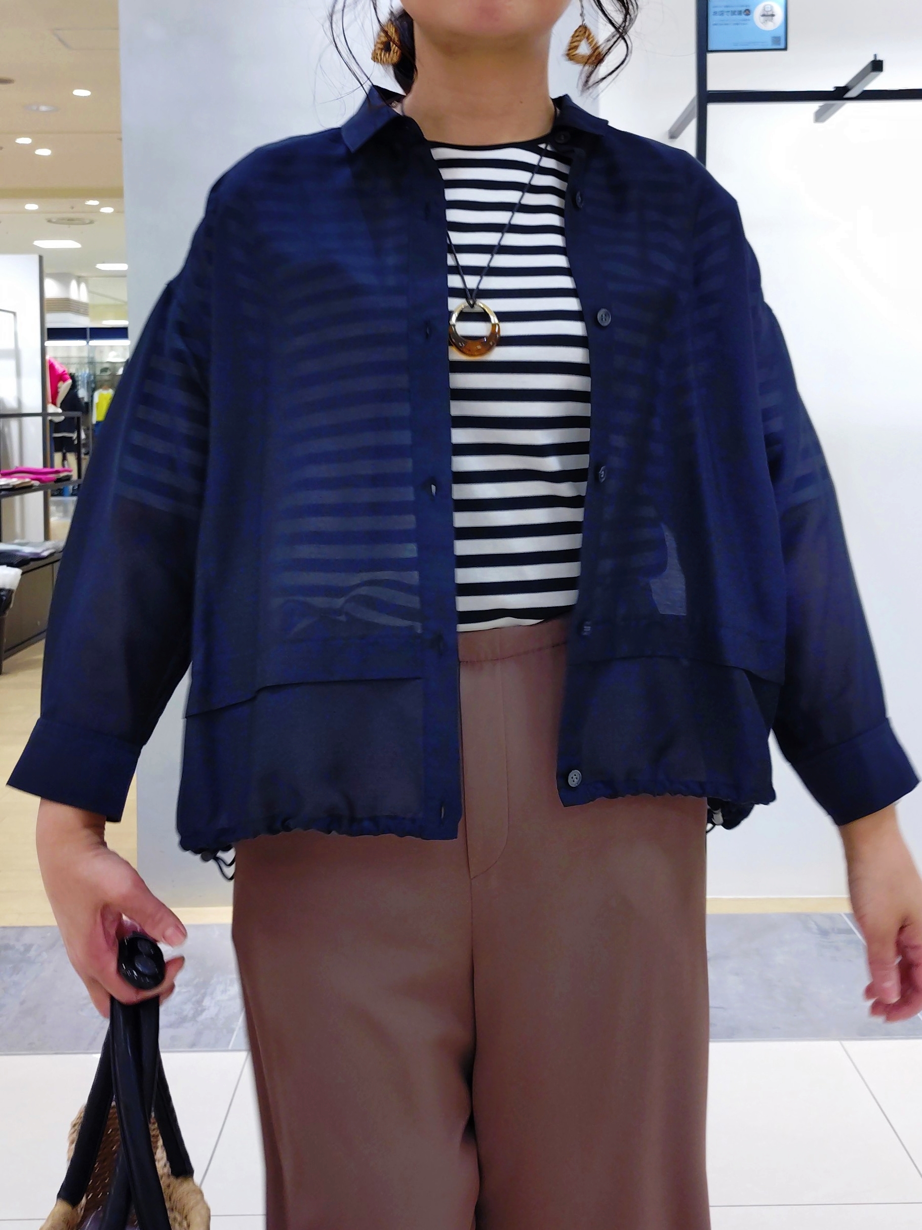 TOMOMIさんの「INDIVI｜【接触冷感／透湿／着る日傘】イージーワイドパンツ」を使ったコーディネート