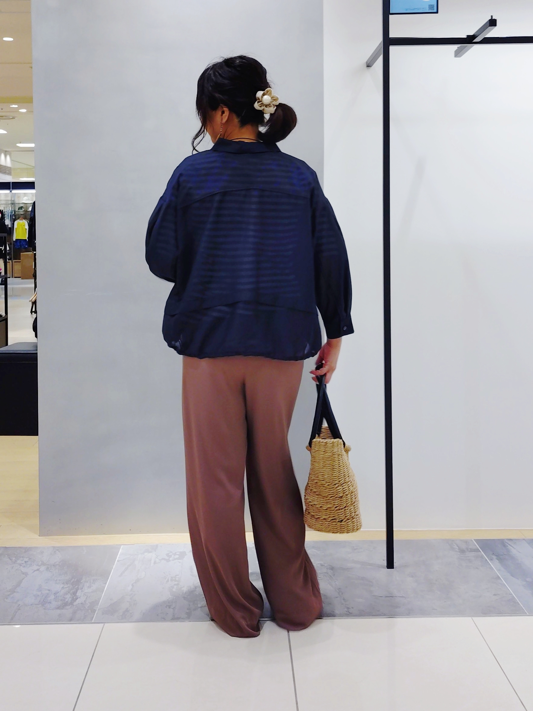 TOMOMIさんの「INDIVI｜【接触冷感／透湿／着る日傘】イージーワイドパンツ」を使ったコーディネート