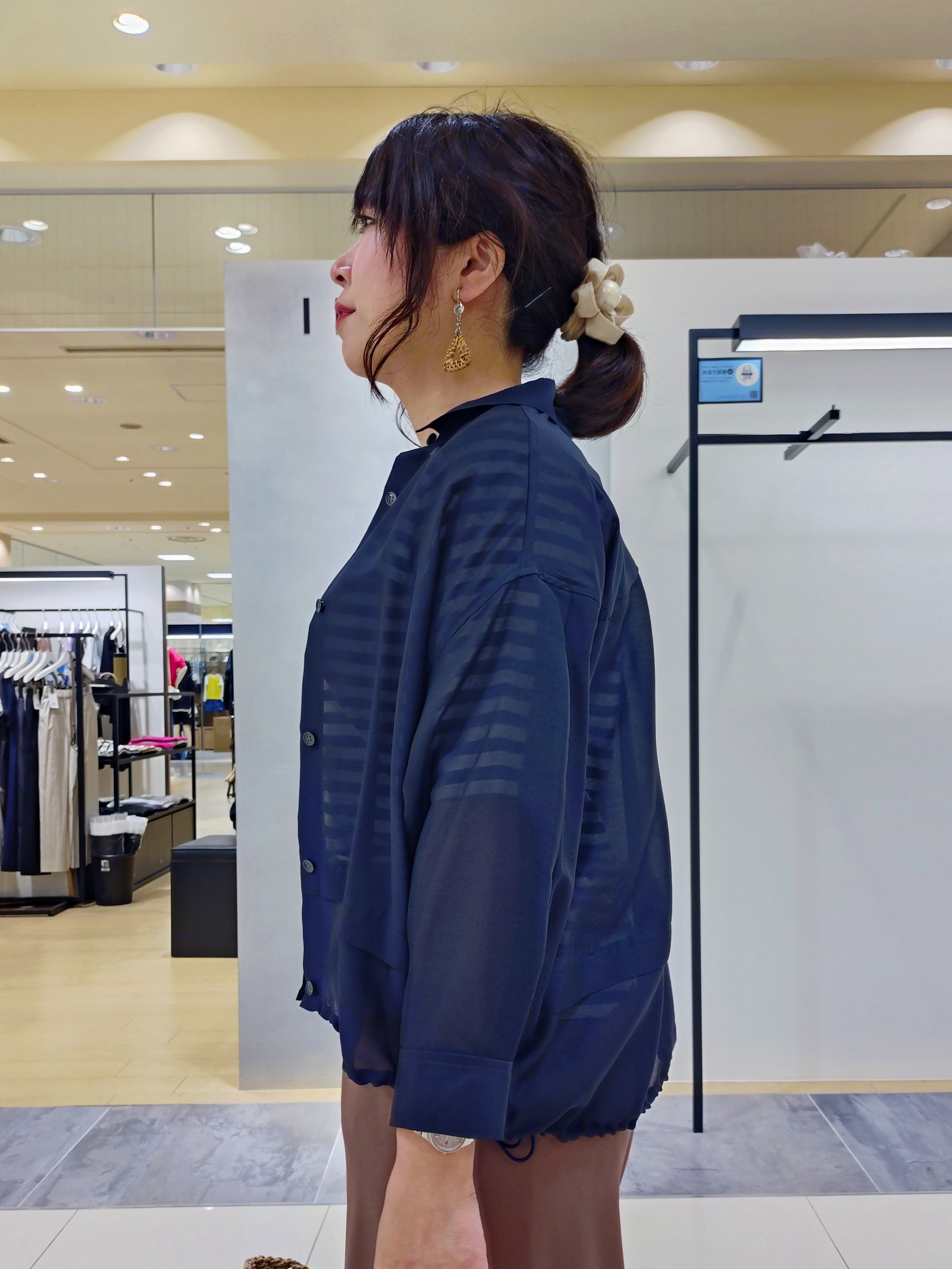TOMOMIさんの「INDIVI｜【接触冷感／透湿／着る日傘】イージーワイドパンツ」を使ったコーディネート