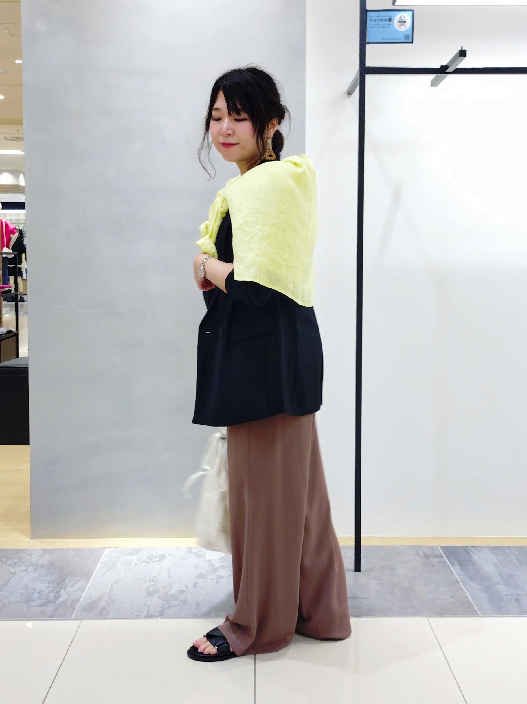 TOMOMIさんの「INDIVI｜【接触冷感／透湿／着る日傘】イージーワイドパンツ」を使ったコーディネート