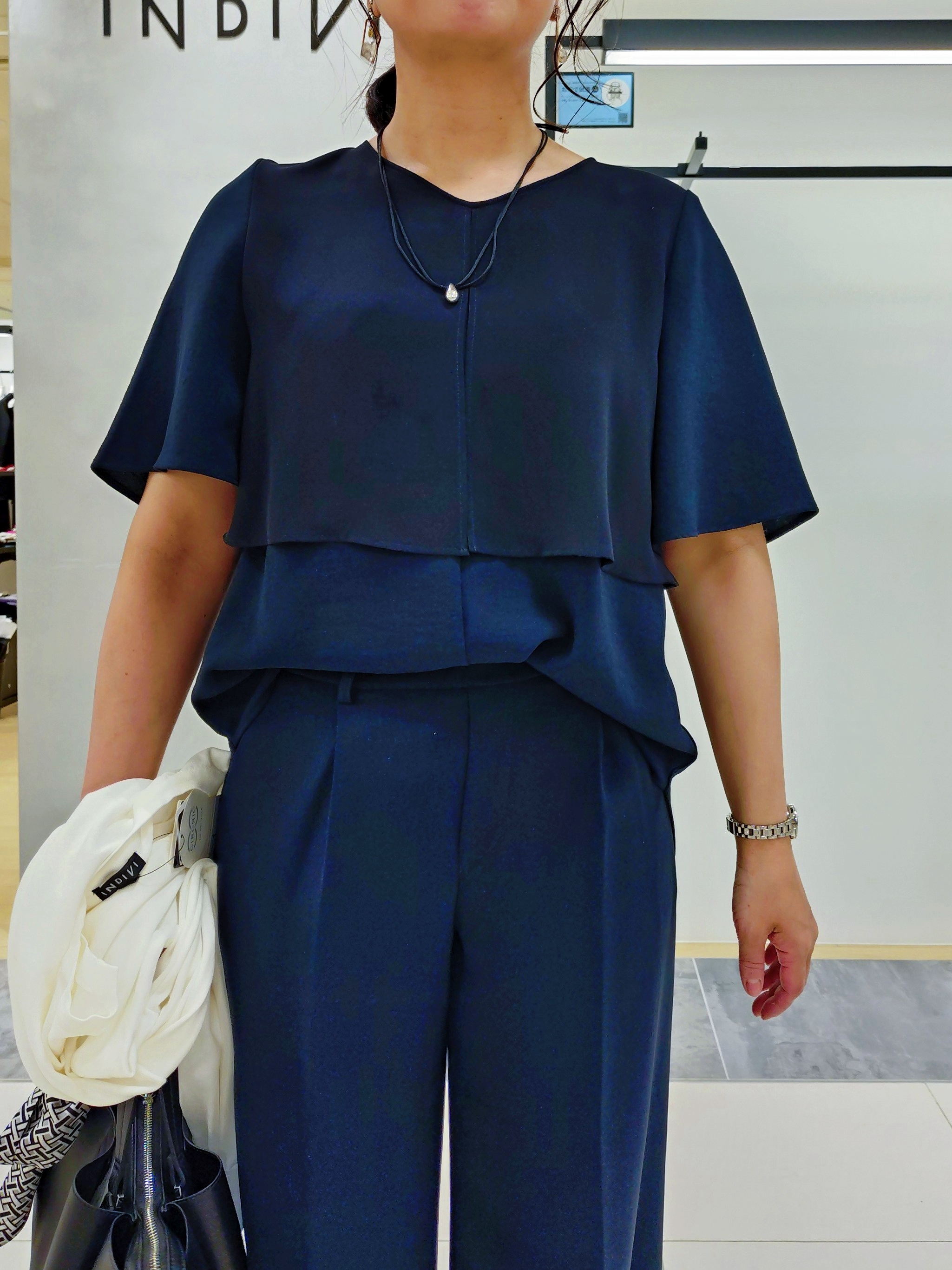 TOMOMIさんの「INDIVI｜【着る日傘】シフォンドッキングブラウス」を使ったコーディネート