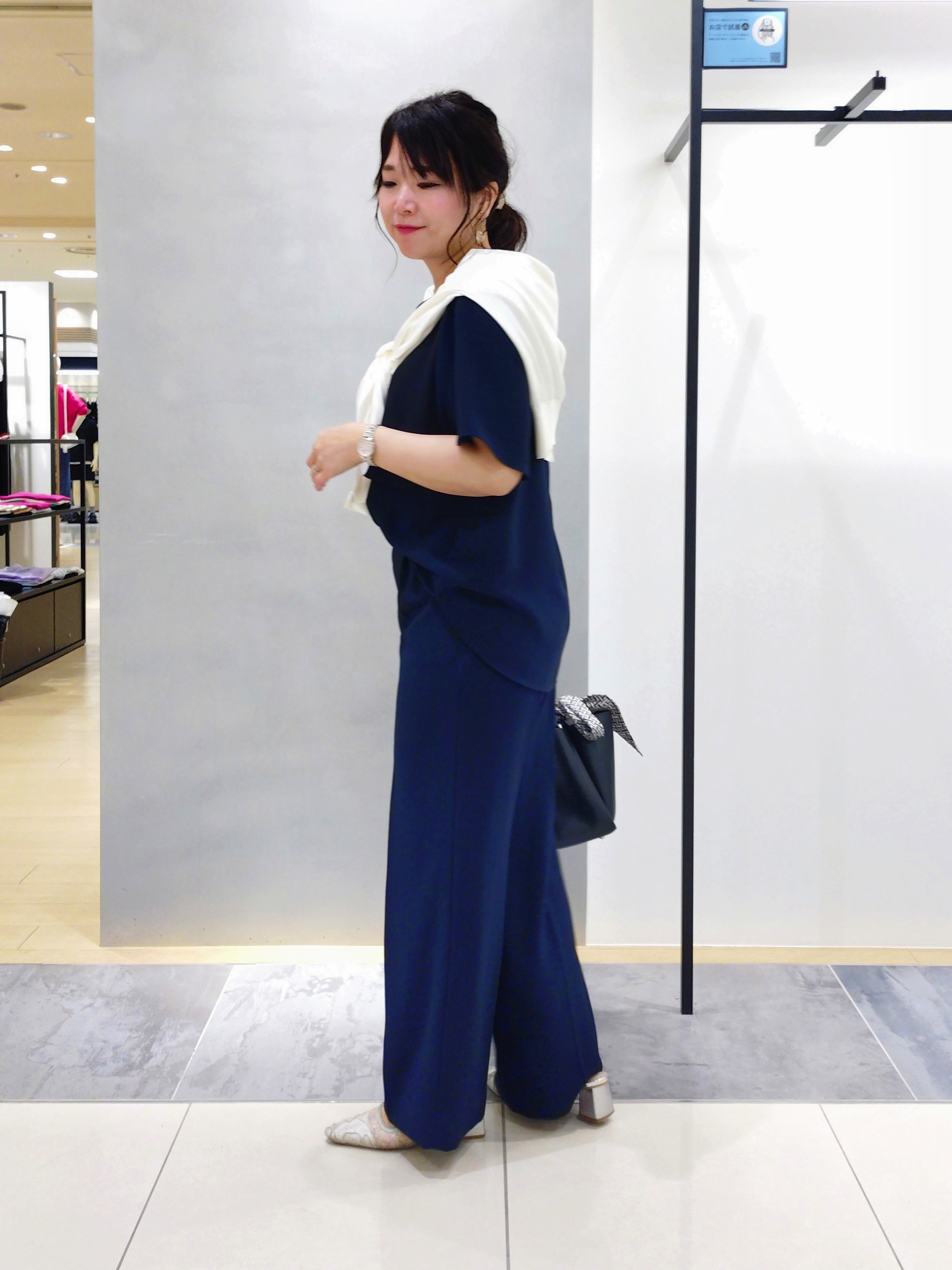 TOMOMIさんの「INDIVI｜【着る日傘】シフォンドッキングブラウス」を使ったコーディネート