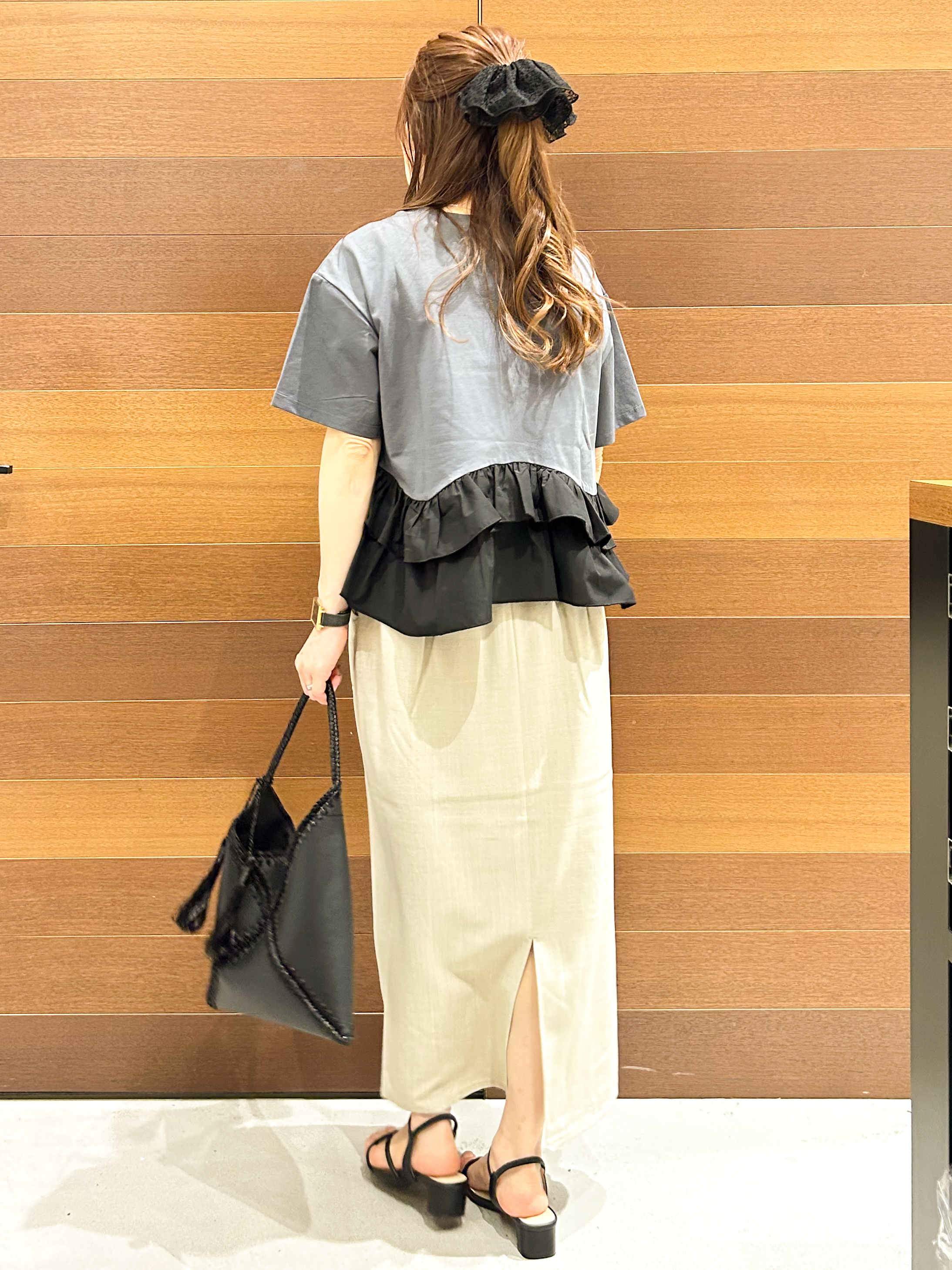 yumiさんの「OPAQUE.CLIP｜裾フリルドッキングTシャツ【洗濯機OK】」を使ったコーディネート