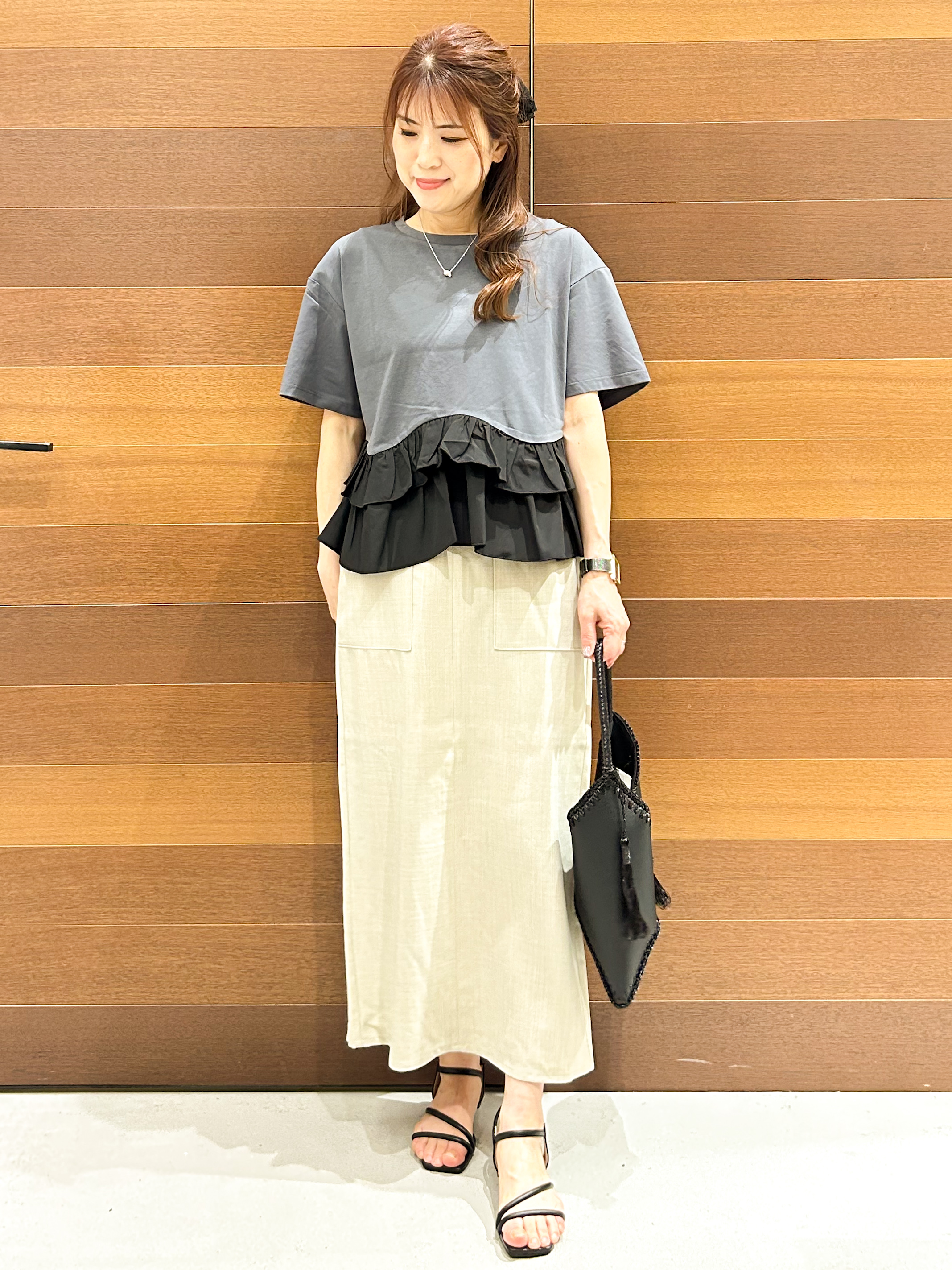 yumiさんの「OPAQUE.CLIP｜裾フリルドッキングTシャツ【洗濯機OK】」を使ったコーディネート