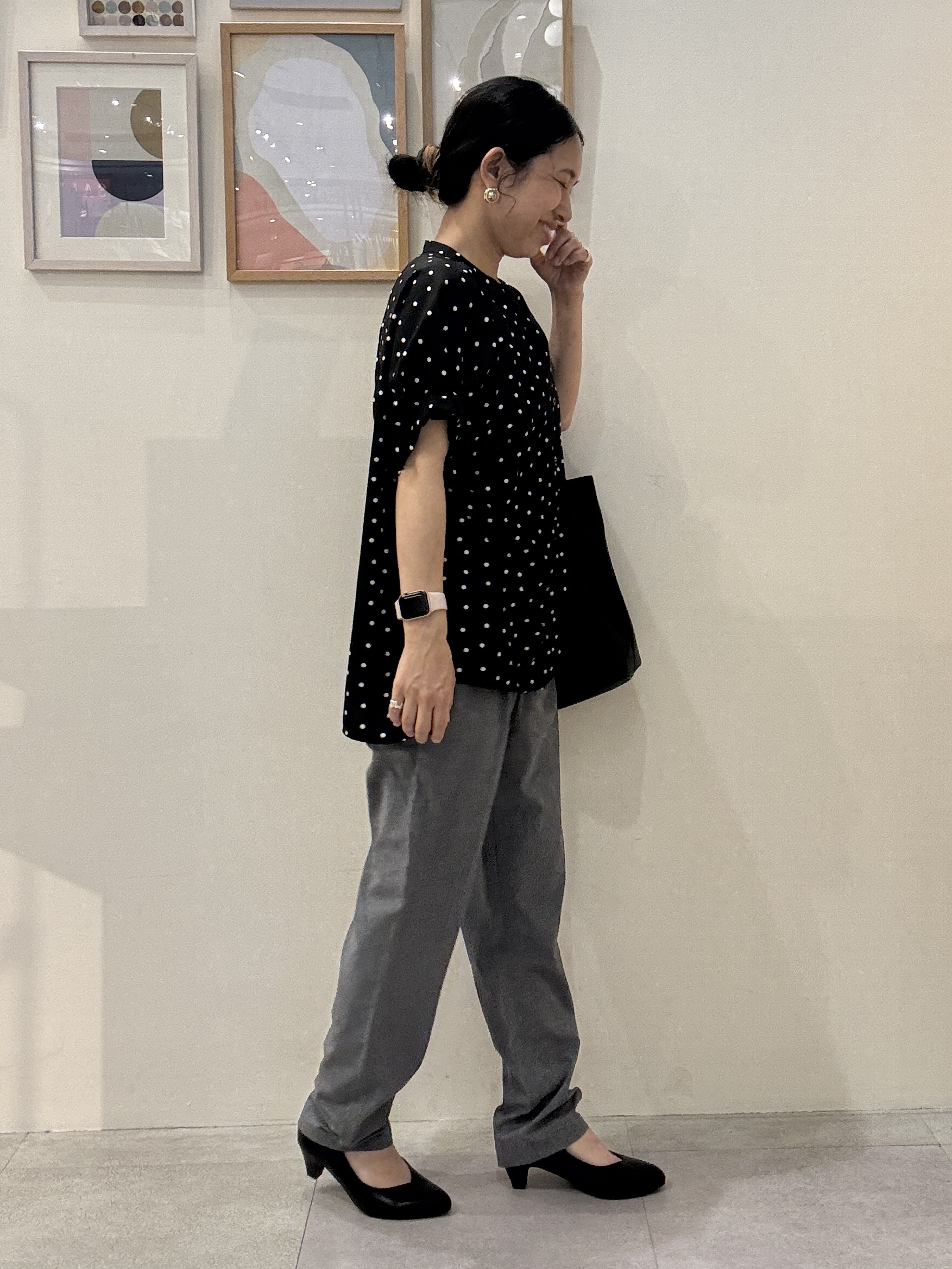 たけぴさんの「SHOO･LA･RUE｜【洗濯機可／洗濯後しわになりにくい】大人の甘さをプラスする ドット柄袖タックブラウス」を使ったコーディネート