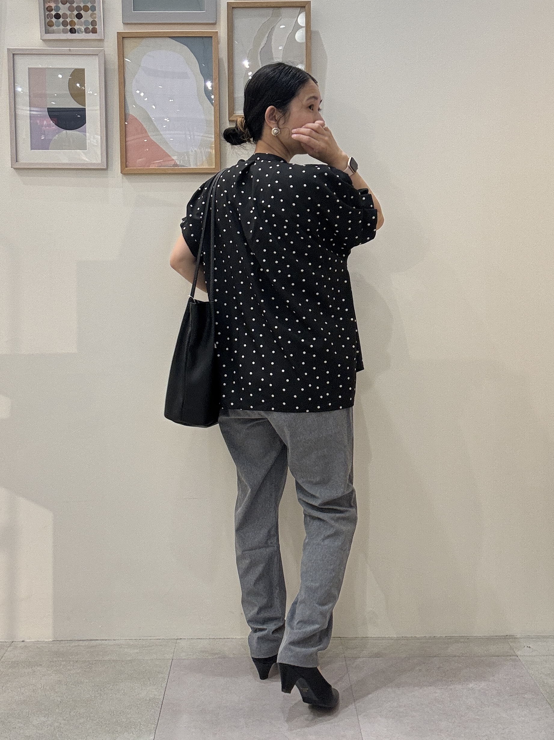 たけぴさんの「SHOO･LA･RUE｜【洗濯機可／洗濯後しわになりにくい】大人の甘さをプラスする ドット柄袖タックブラウス」を使ったコーディネート