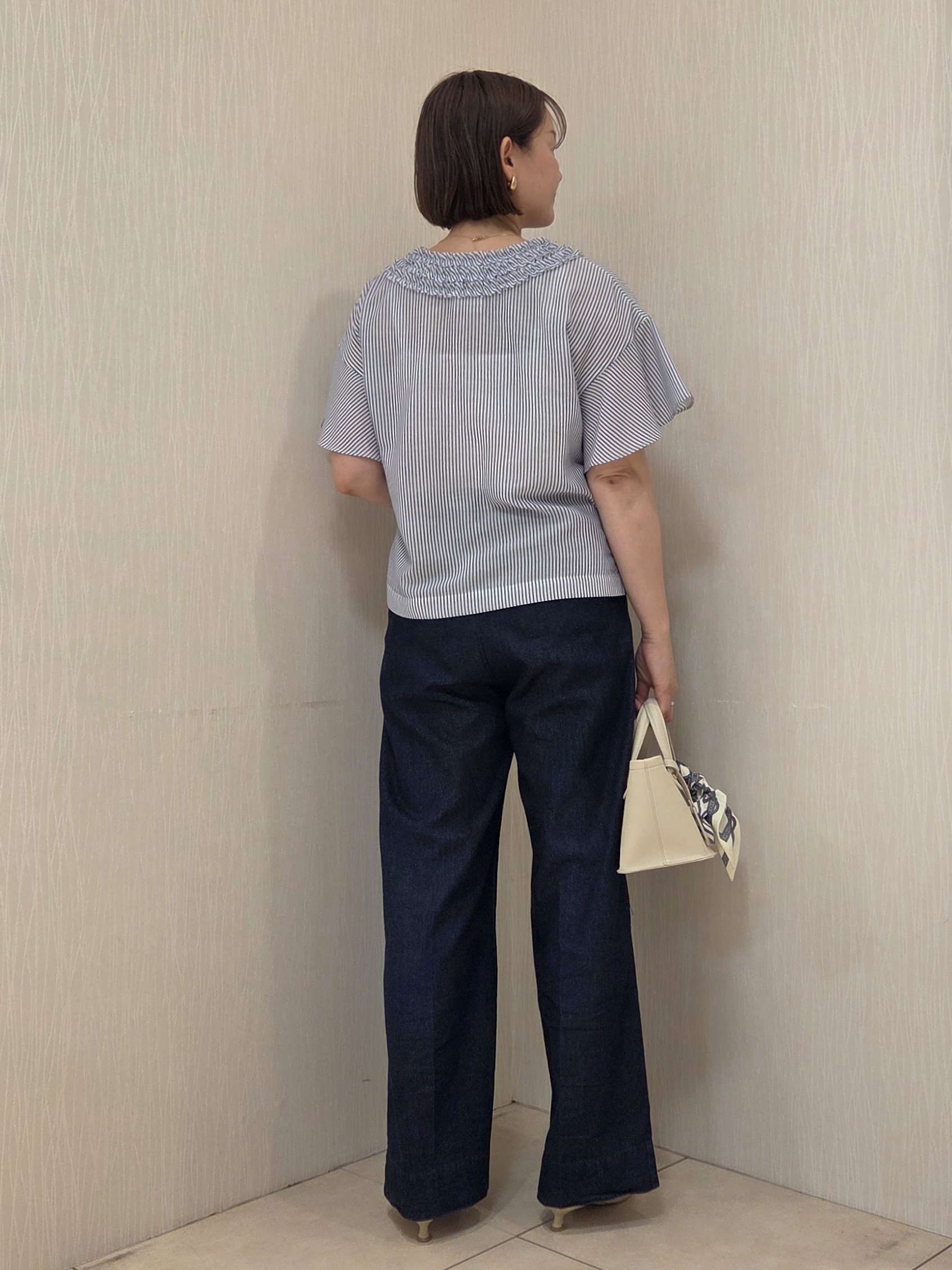 naokoさんの「UNTITLED｜【接触冷感/通気性/洗える】Vネックフリルブラウス」を使ったコーディネート