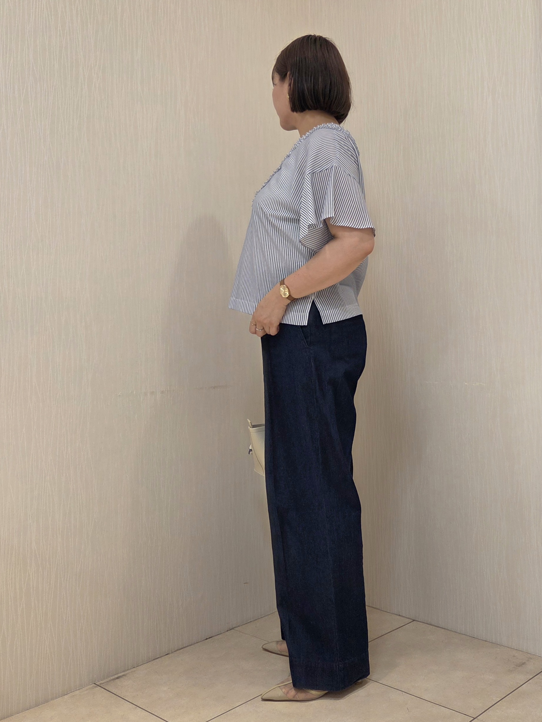 naokoさんの「UNTITLED｜【接触冷感/通気性/洗える】Vネックフリルブラウス」を使ったコーディネート