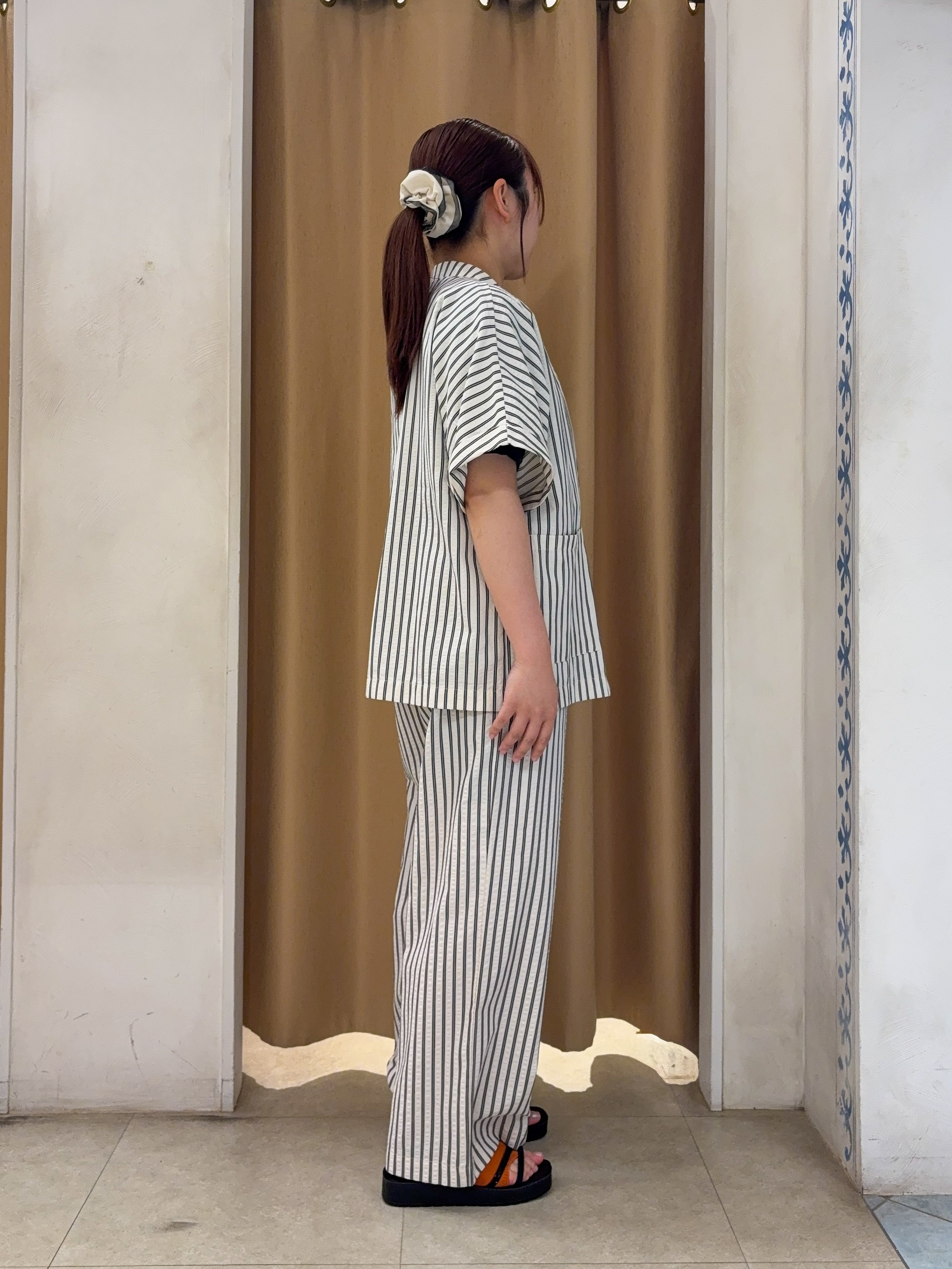 SO(R)Aさんの「SHOO･LA･RUE｜【S-LL/吸水速乾/セットアップ可】羽織るだけで主役になる サッカーストライプシャツジャケット」を使ったコーディネート