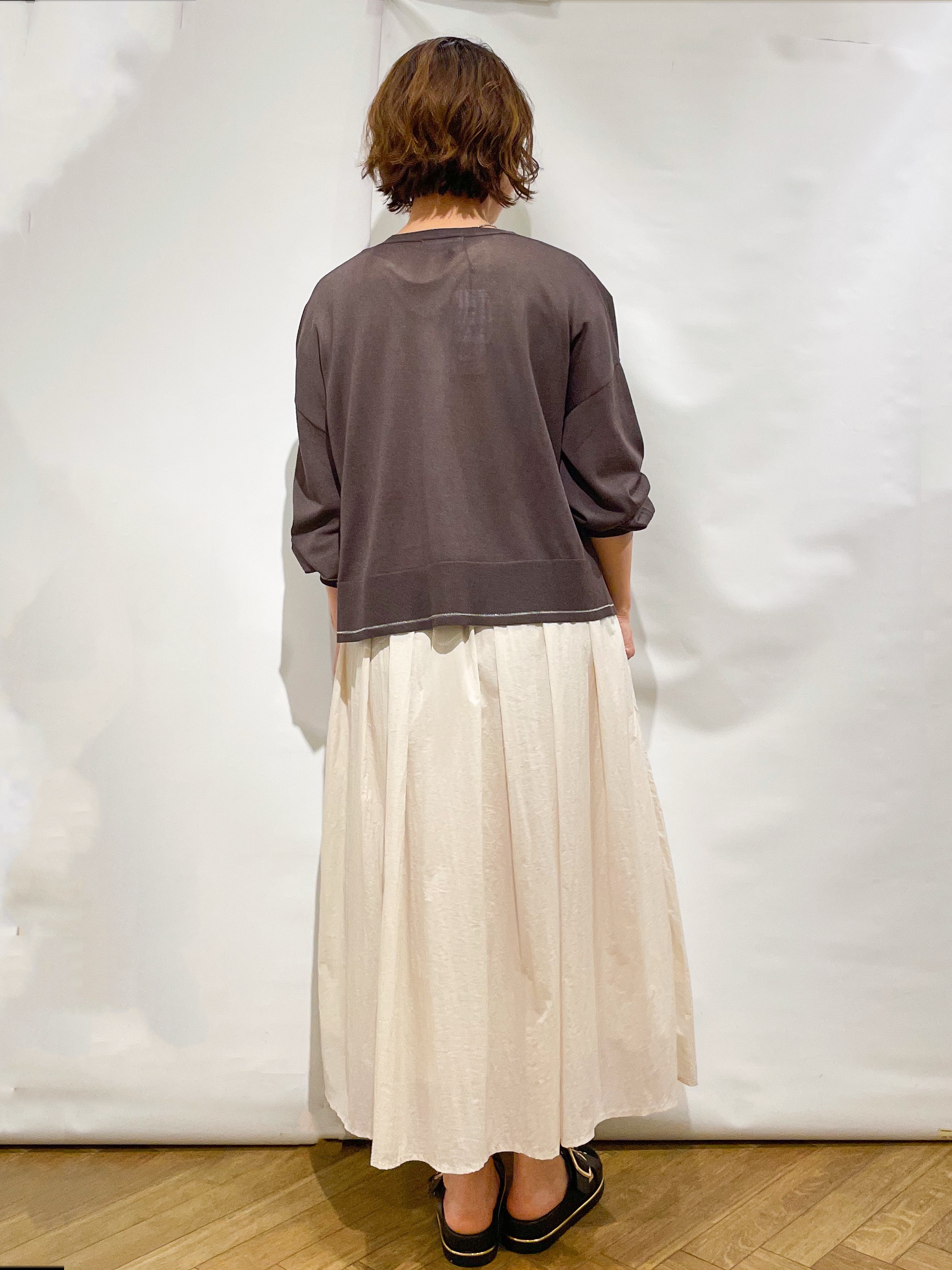 なかさんの「index｜【接触冷感】ビジューキーネックフレンチトップス《UVケア／洗濯機OK／XS～3L／8col》」を使ったコーディネート