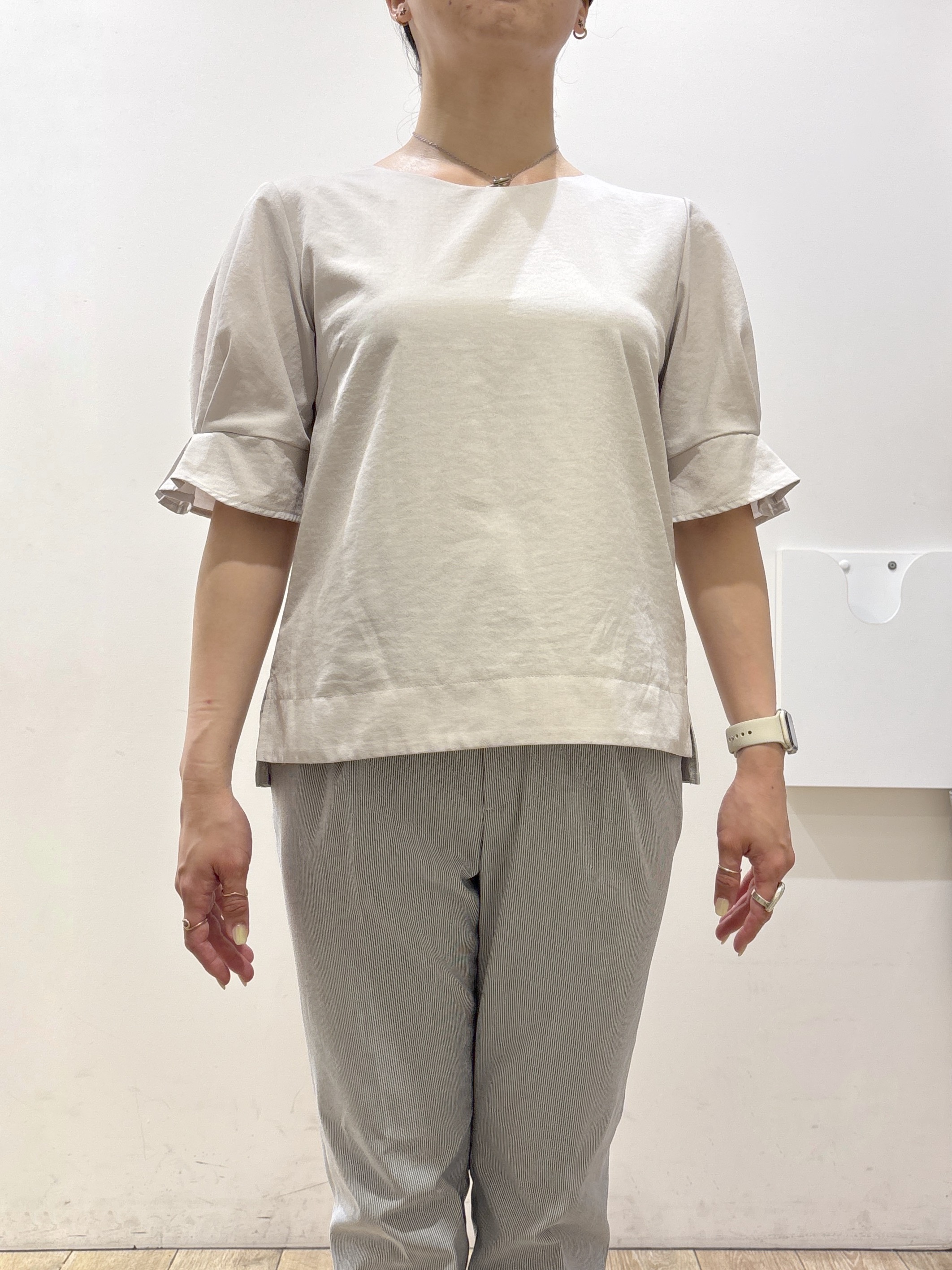mameさんの「index｜【接触冷感／吸水速乾】タックパフスリーブブラウス《防シワ／洗濯機OK／XS～3L／8col》」を使ったコーディネート
