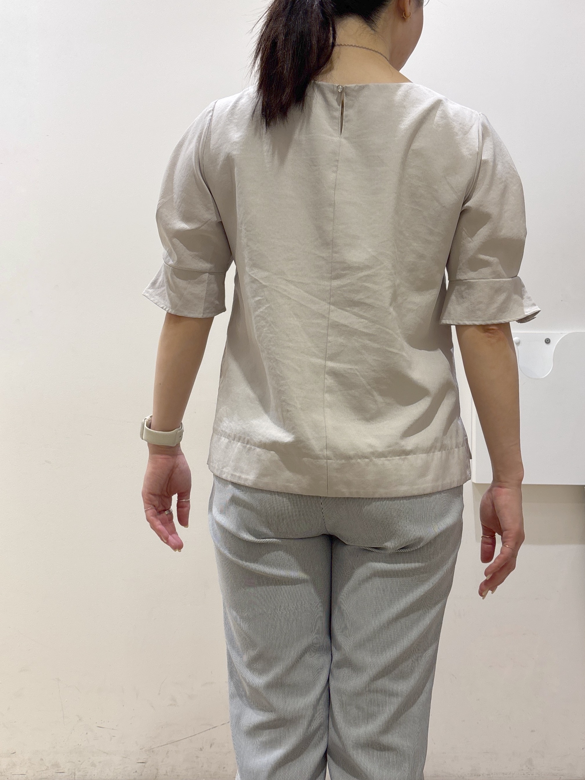 mameさんの「index｜【接触冷感／吸水速乾】タックパフスリーブブラウス《防シワ／洗濯機OK／XS～3L／8col》」を使ったコーディネート