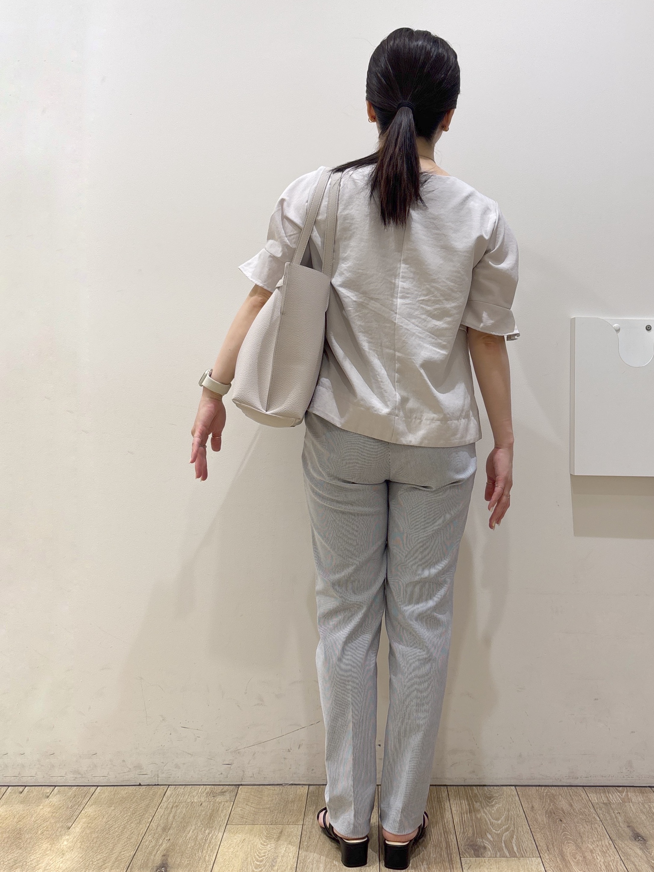 mameさんの「index｜【接触冷感／吸水速乾】タックパフスリーブブラウス《防シワ／洗濯機OK／XS～3L／8col》」を使ったコーディネート
