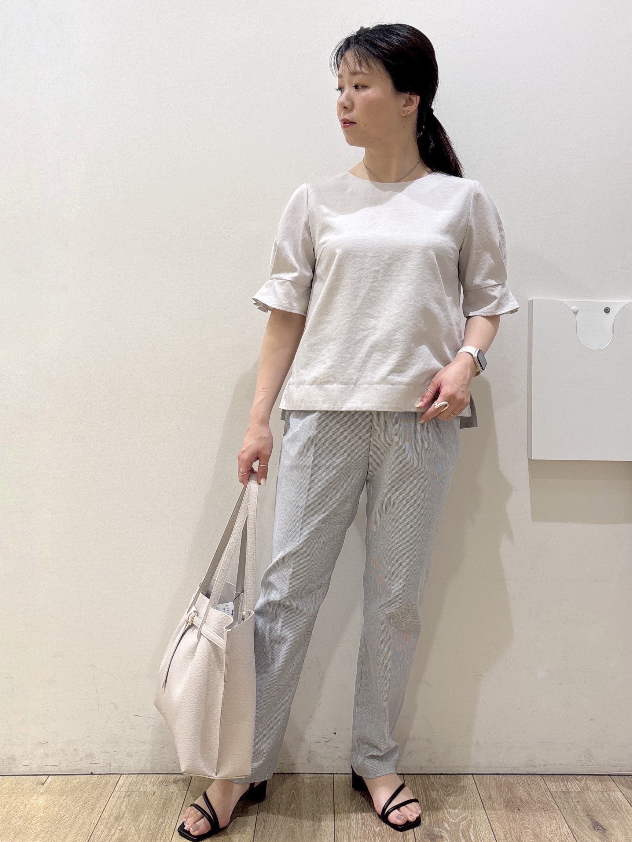 mameさんの「index｜【接触冷感／吸水速乾】タックパフスリーブブラウス《防シワ／洗濯機OK／XS～3L／8col》」を使ったコーディネート