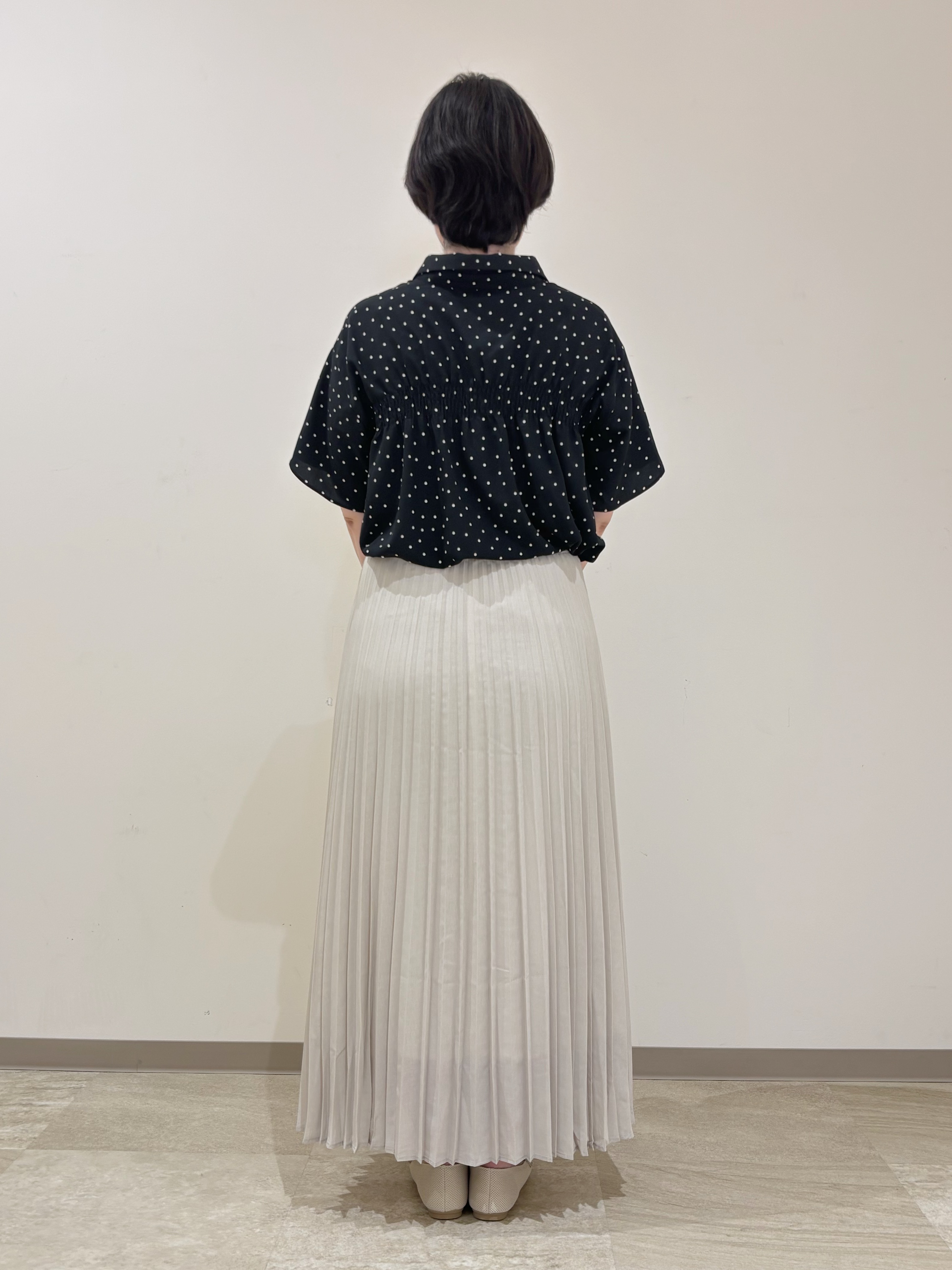 marikoさんの「grove｜【洗濯機◎】さらっと着映える、バックデザインブラウス」を使ったコーディネート