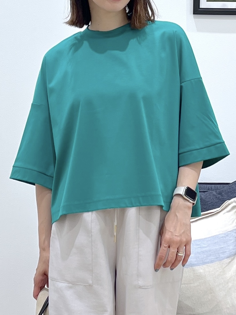 canaさんの「Dessin｜【体型カバー】美光沢カットソーボクシーシルエット」を使ったコーディネート