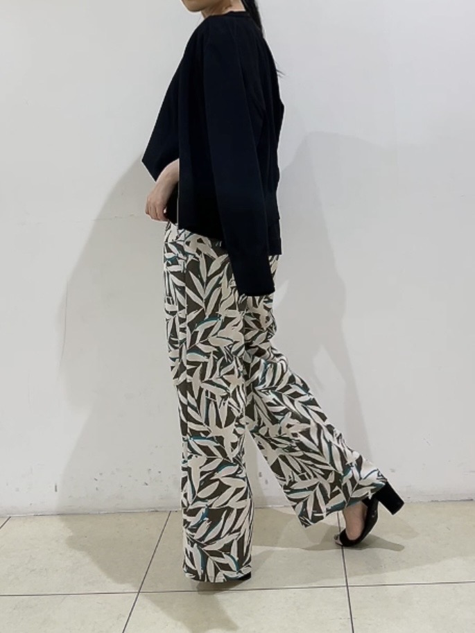 watanabeさんの「UNTITLED｜【アンサンブル可/日除け・冷房対策】シアーレーヨンZIPカーディガン」を使ったコーディネート