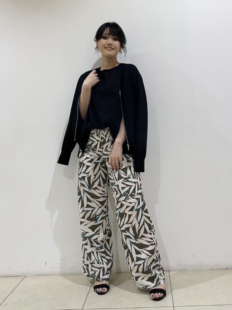 watanabeさんの「UNTITLED｜【アンサンブル可/日除け・冷房対策】シアーレーヨンZIPカーディガン」を使ったコーディネート