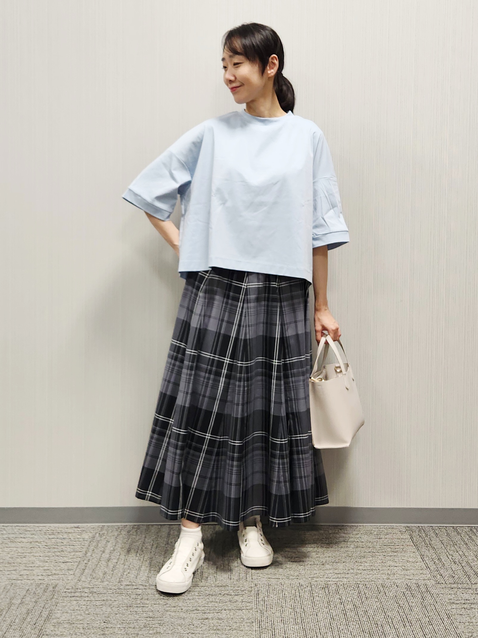 naraさんの「Dessin｜【体型カバー】美光沢カットソーボクシーシルエット」を使ったコーディネート