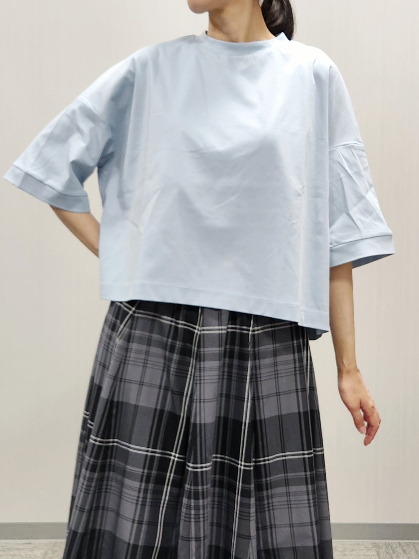 naraさんの「Dessin｜【体型カバー】美光沢カットソーボクシーシルエット」を使ったコーディネート