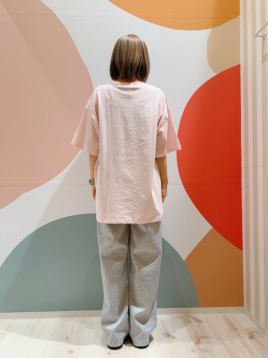 長男さんの「SHOO･LA･RUE｜【体型カバー】ゆるっとBIGアソートTシャツ」を使ったコーディネート