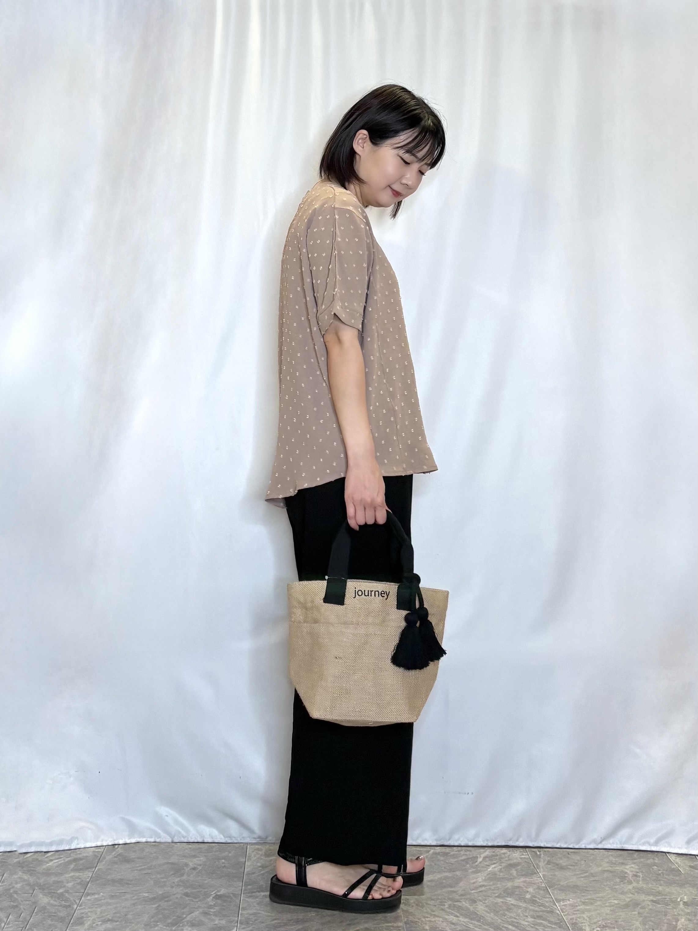 ネリさんの「SHOO･LA･RUE｜【洗濯後しわになりにくい/体型カバー】ドビードットで上品に ドルマントップス」を使ったコーディネート