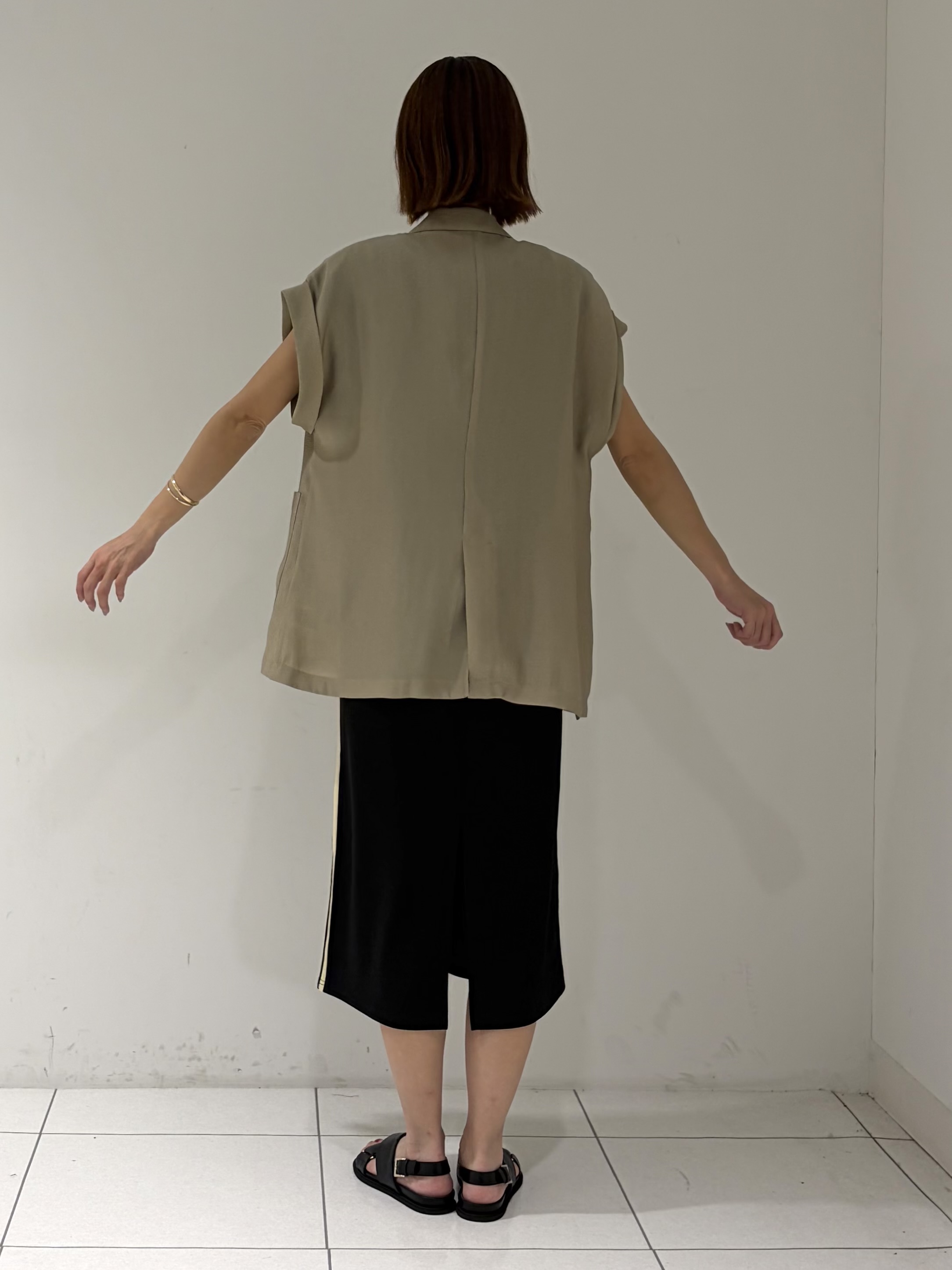 shioriさんの「INDIVI｜ワッシャーシアー半袖ダブルジャケット」を使ったコーディネート