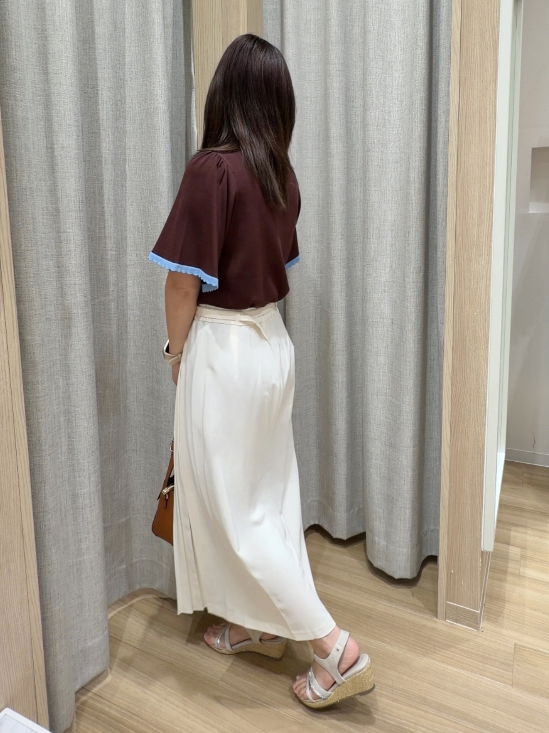 Fumikaさんの「grove｜高評価！【シリーズ累計36万枚！名品ニット】やわらかドライタッチ スカラップスリーブニット」を使ったコーディネート