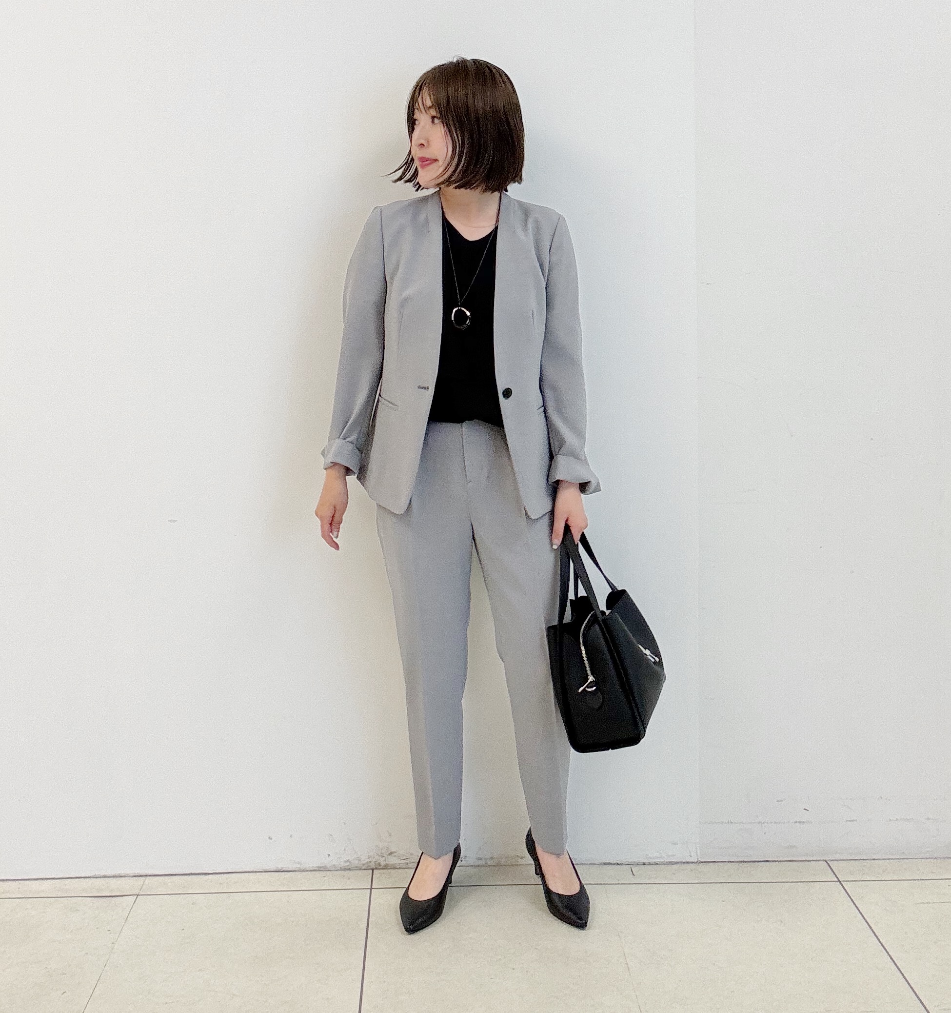 yoshiyaさんの「INDIVI｜【長さ調整自由】マーブルバイカラー ロングネックレス」を使ったコーディネート