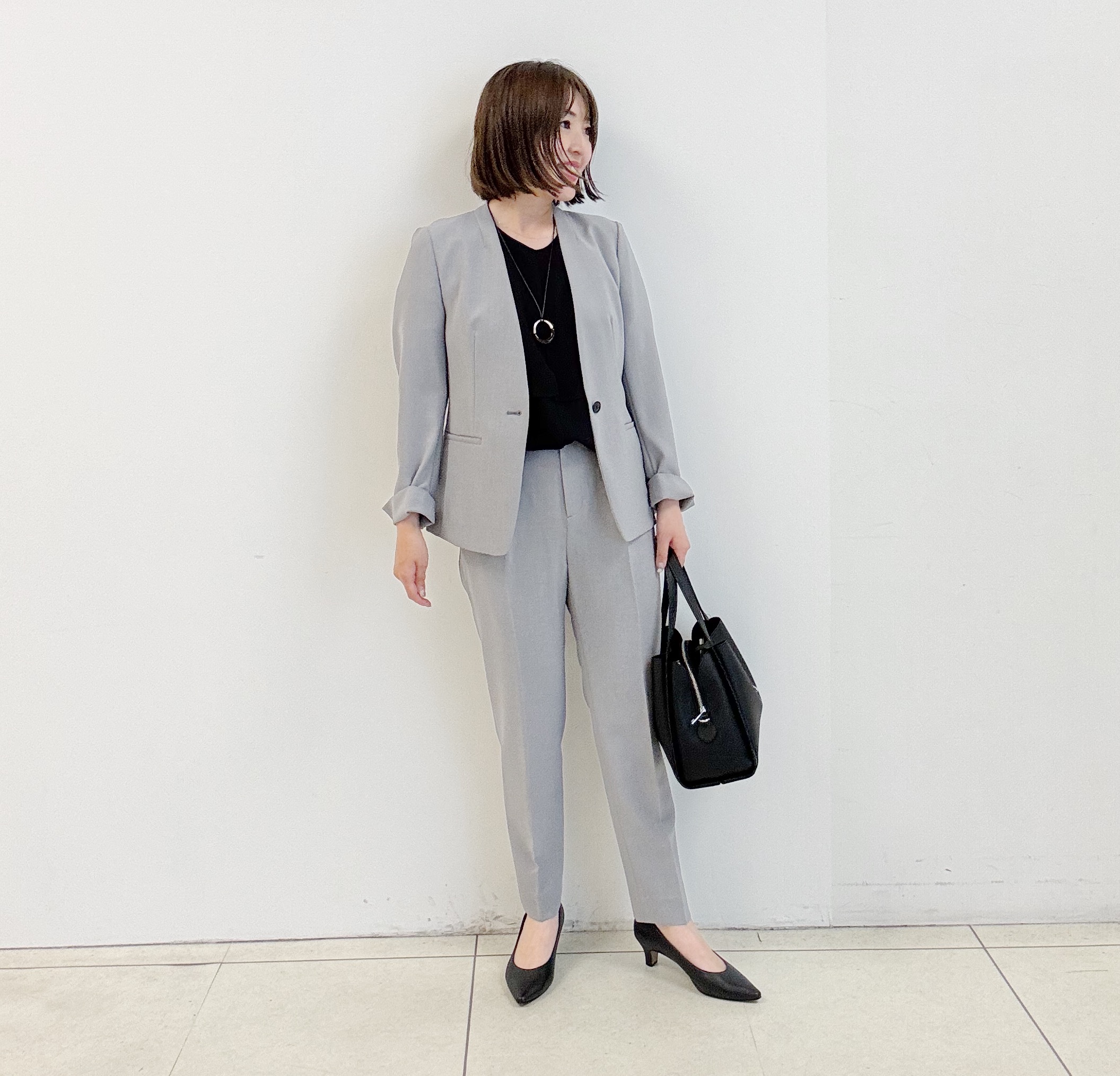 yoshiyaさんの「INDIVI｜【長さ調整自由】マーブルバイカラー ロングネックレス」を使ったコーディネート